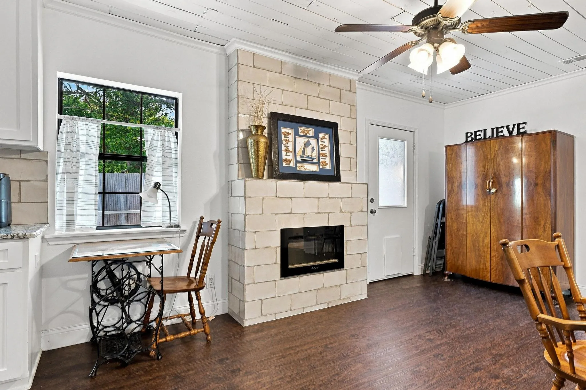 Single Family Residence For Sale in Grayson County , 1027 Paradise Cove Road, Pottsboro, Texas 75076, 3 Bedroom, 2 Bathroom, 2 Garage spaces, 1,640 Sqft, built in 1950, mls#21369277, Real Estate Agent in Pottsboro, Homes For Sale in Grayson county, Homes For Sale in Pottsboro, Realtor in Pottsboro Texas, Real Estate Brokerage Independent Realty Texas, Luminita Cordes Realtor