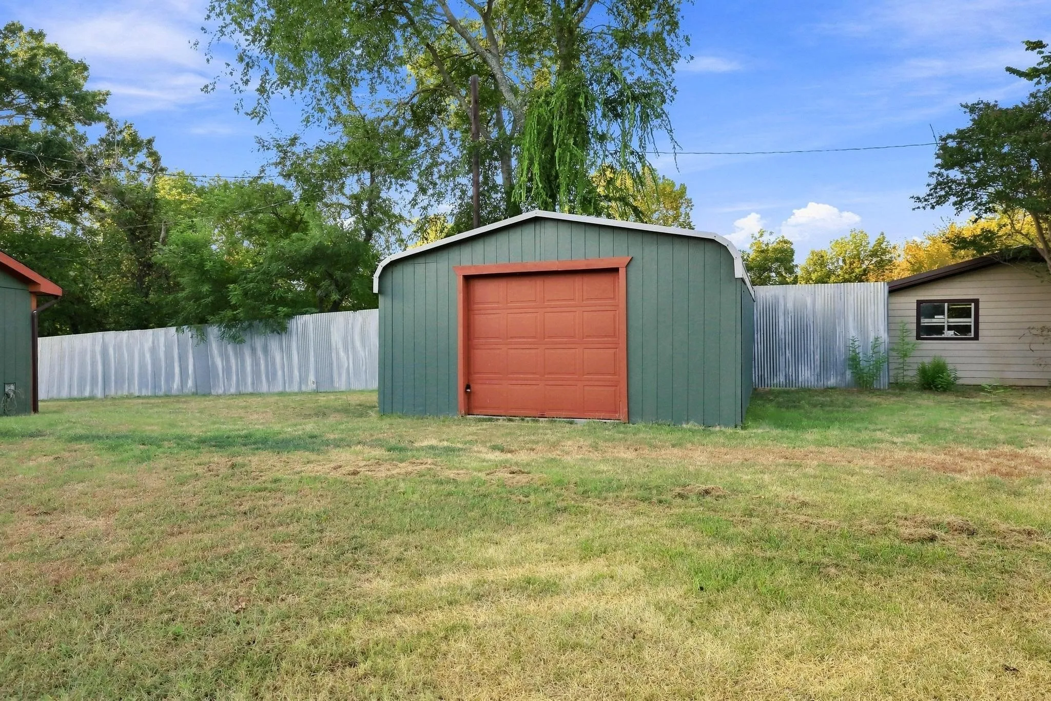 Single Family Residence For Sale in Grayson County , 1027 Paradise Cove Road, Pottsboro, Texas 75076, 3 Bedroom, 2 Bathroom, 2 Garage spaces, 1,640 Sqft, built in 1950, mls#21369277, Real Estate Agent in Pottsboro, Homes For Sale in Grayson county, Homes For Sale in Pottsboro, Realtor in Pottsboro Texas, Real Estate Brokerage Independent Realty Texas, Luminita Cordes Realtor