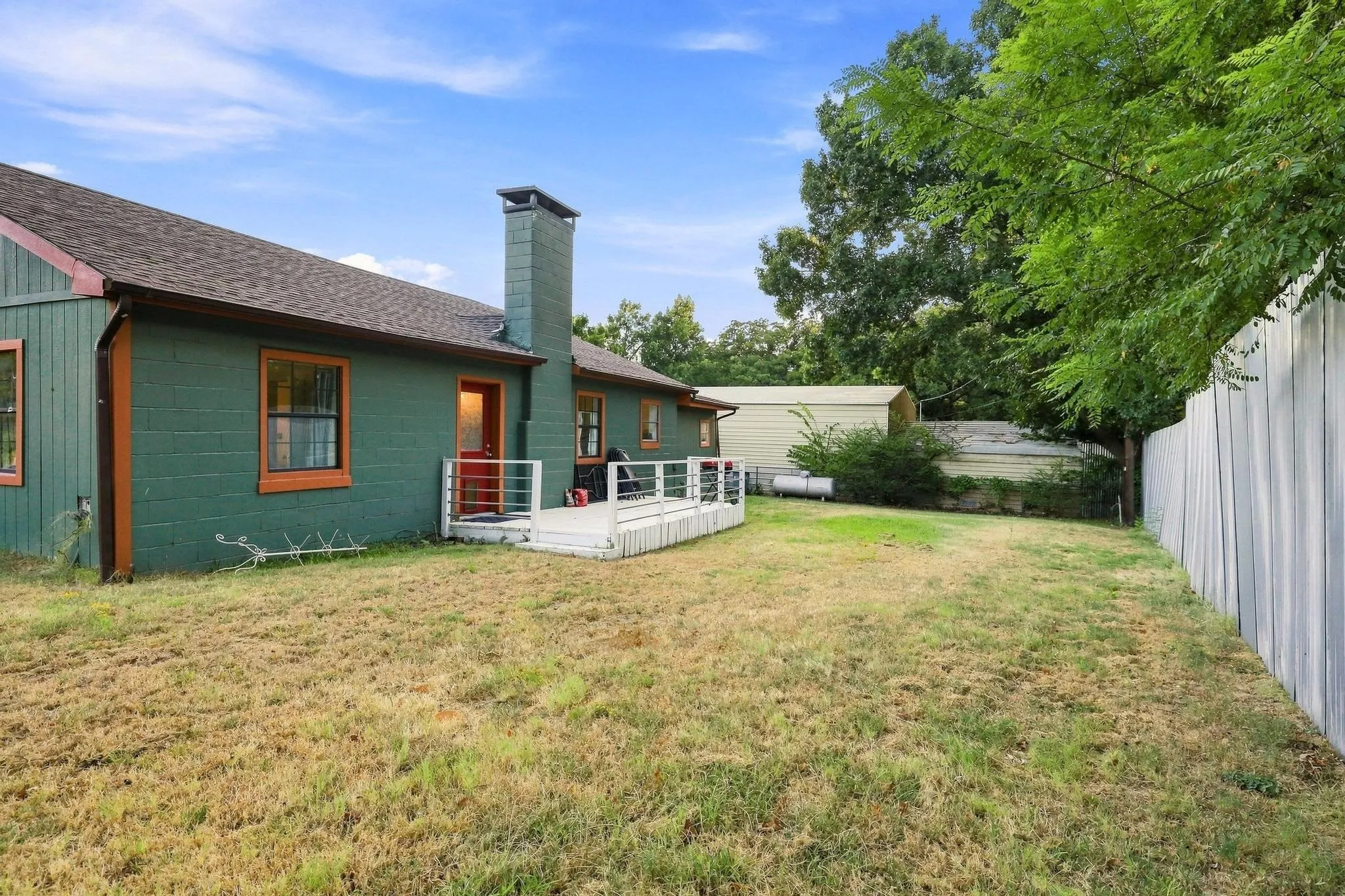 Single Family Residence For Sale in Grayson County , 1027 Paradise Cove Road, Pottsboro, Texas 75076, 3 Bedroom, 2 Bathroom, 2 Garage spaces, 1,640 Sqft, built in 1950, mls#21369277, Real Estate Agent in Pottsboro, Homes For Sale in Grayson county, Homes For Sale in Pottsboro, Realtor in Pottsboro Texas, Real Estate Brokerage Independent Realty Texas, Luminita Cordes Realtor
