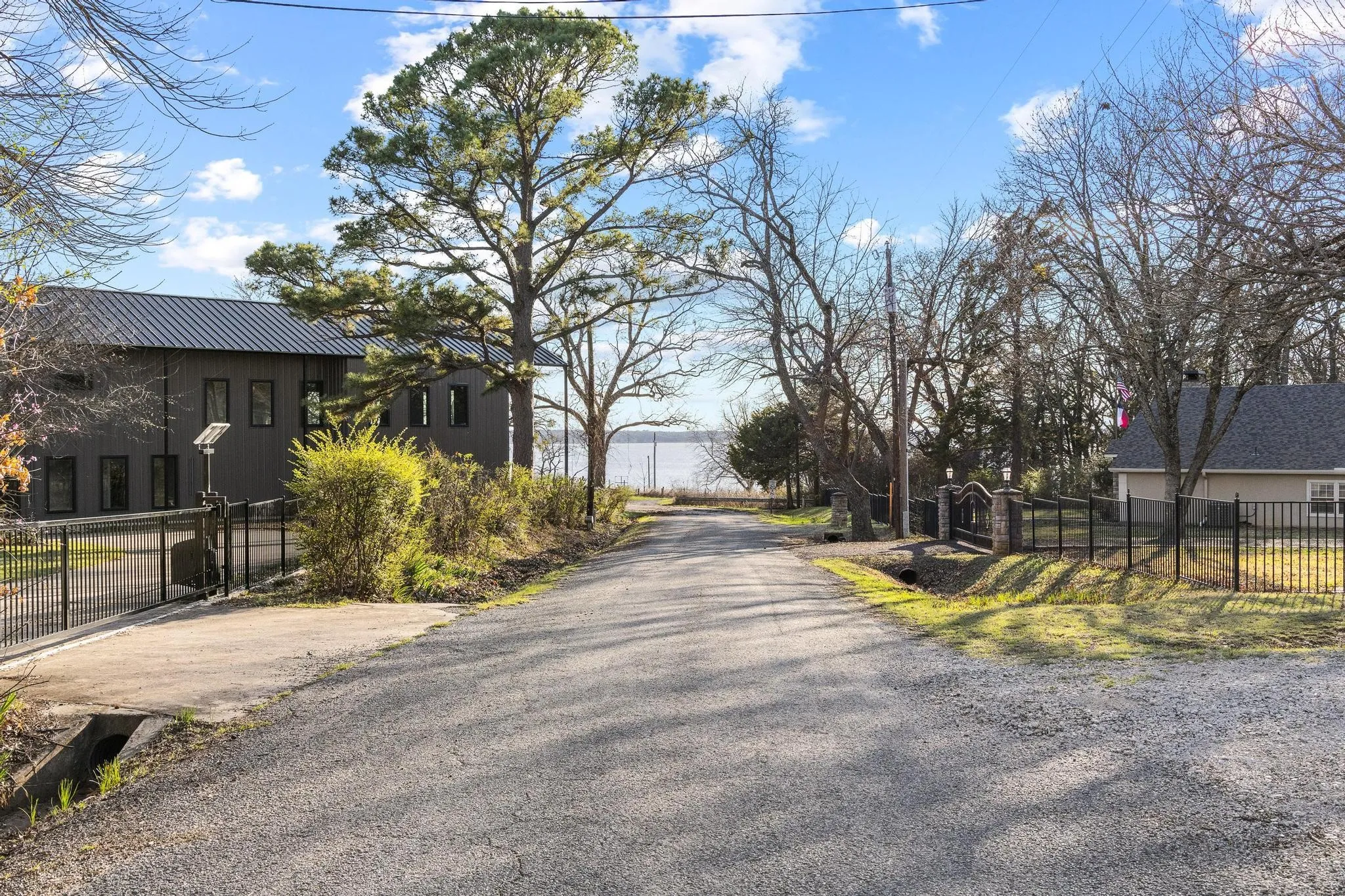 Proximity to lake - Lake Views from front