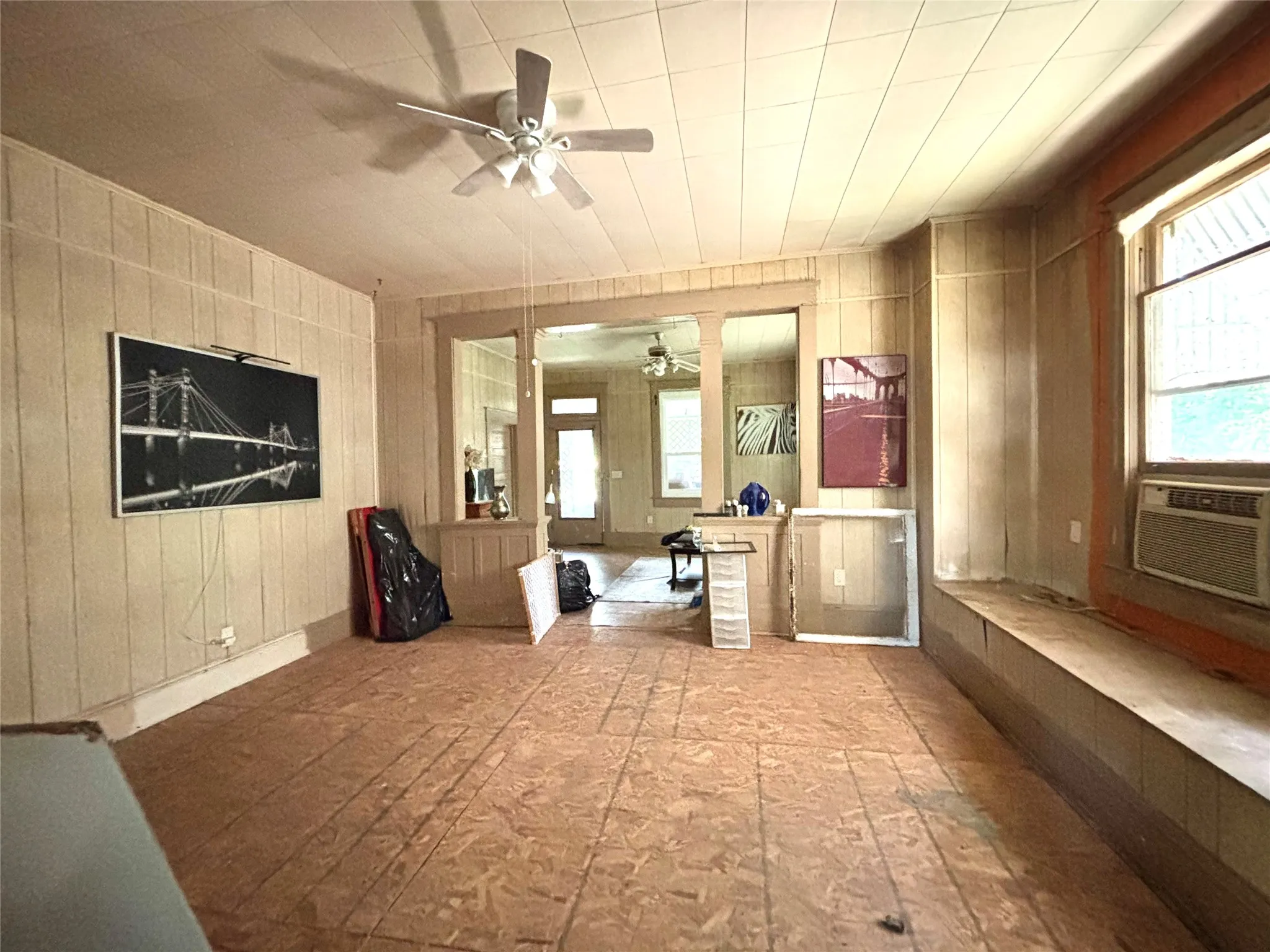 Single Family Residence For Sale in Lamar County , 504 Brown Avenue, Paris, Texas 75460, 2 Bedroom, 1 Bathroom, Garage spaces, 1,304 Sqft, built in 0, mls#21367970, Real Estate Agent in Paris, Homes For Sale in Lamar county, Homes For Sale in Paris, Realtor in Paris Texas, Real Estate Brokerage Independent Realty Texas, Luminita Cordes Realtor