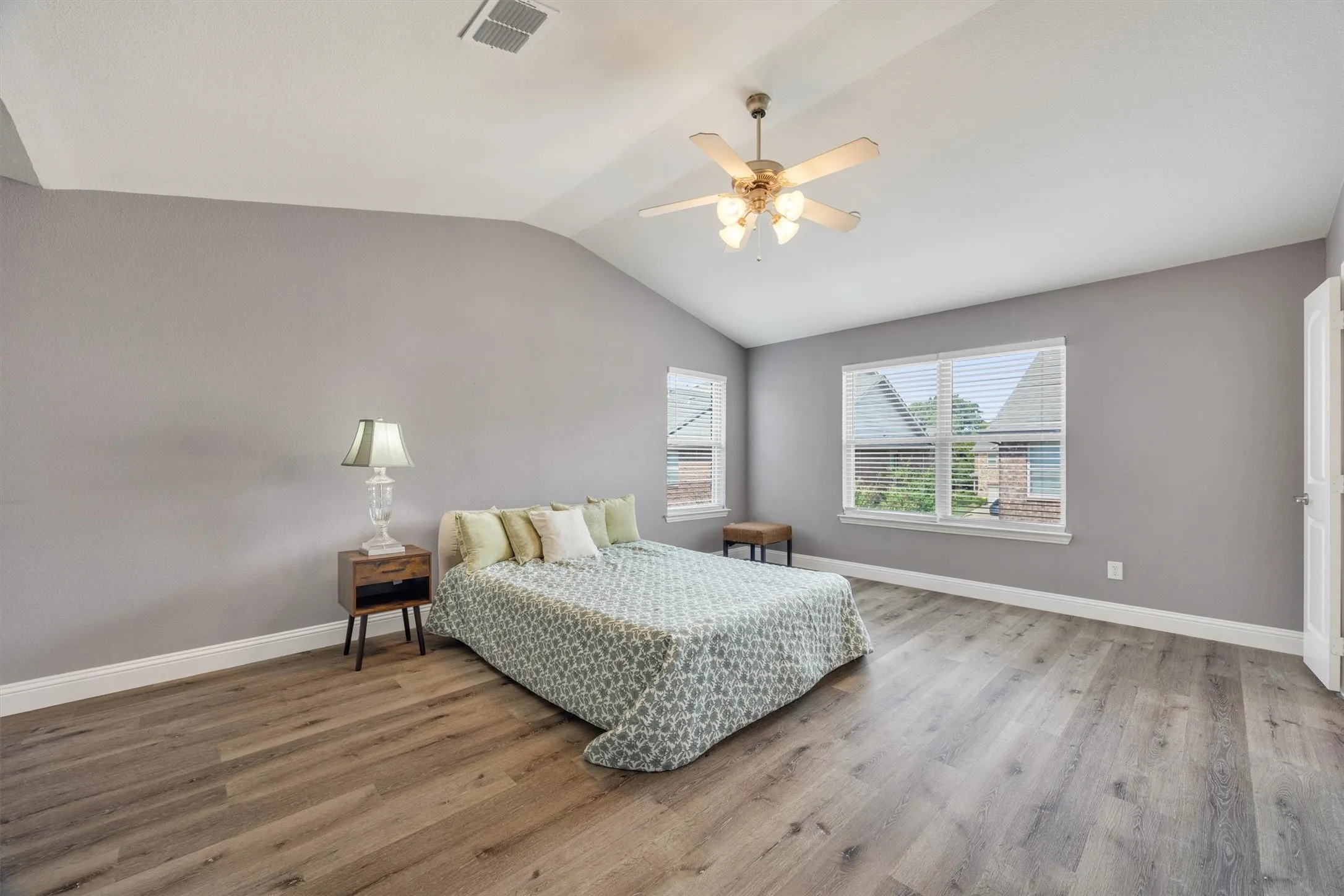 Townhouse For Sale in Denton County , 399 Teague Drive, Lewisville, Texas 75067, 3 Bedroom, 3 Bathroom, 2 Garage spaces, 1,967 Sqft, built in 2012, mls#21362479, Real Estate Agent in Lewisville, Homes For Sale in Denton county, Homes For Sale in Lewisville, Realtor in Lewisville Texas, Real Estate Brokerage Independent Realty Texas, Luminita Cordes Realtor