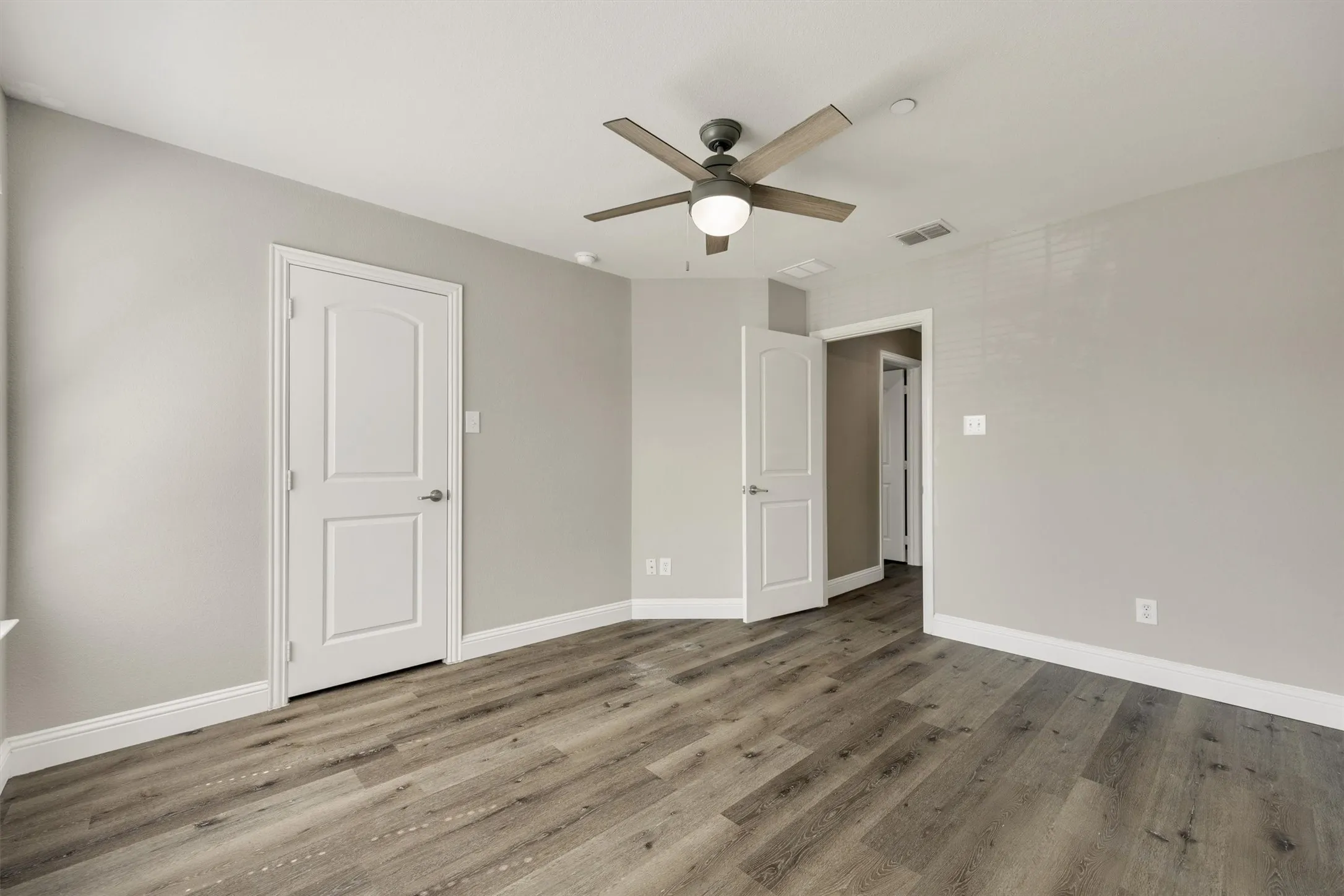 Townhouse For Sale in Denton County , 399 Teague Drive, Lewisville, Texas 75067, 3 Bedroom, 3 Bathroom, 2 Garage spaces, 1,967 Sqft, built in 2012, mls#21362479, Real Estate Agent in Lewisville, Homes For Sale in Denton county, Homes For Sale in Lewisville, Realtor in Lewisville Texas, Real Estate Brokerage Independent Realty Texas, Luminita Cordes Realtor