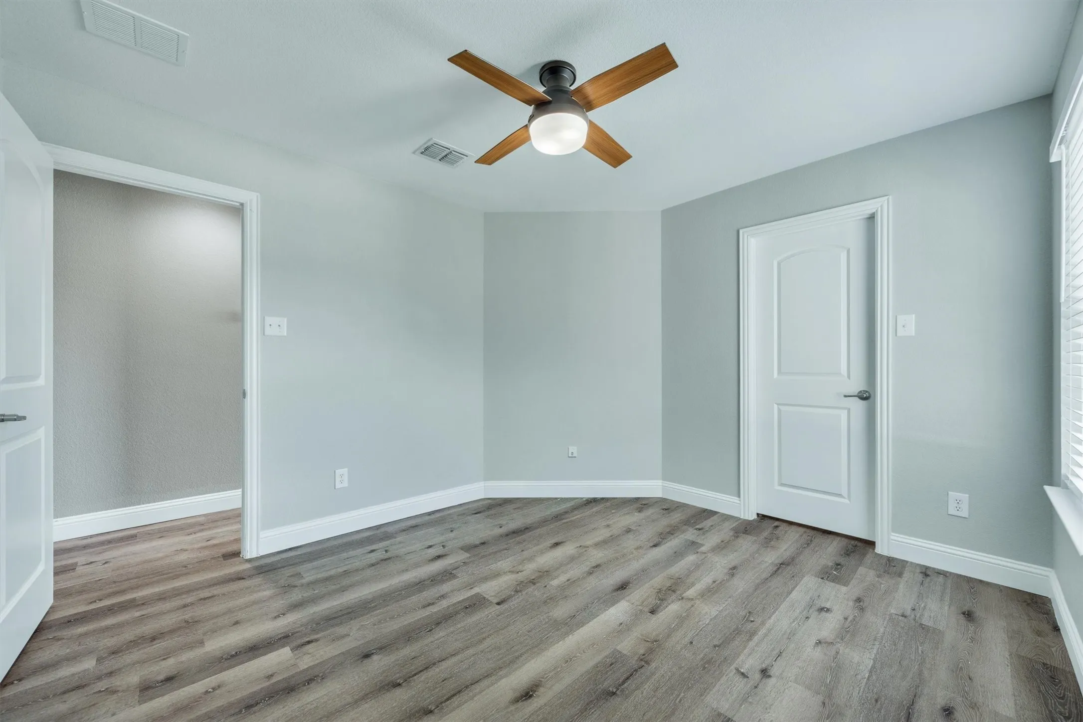 Townhouse For Sale in Denton County , 399 Teague Drive, Lewisville, Texas 75067, 3 Bedroom, 3 Bathroom, 2 Garage spaces, 1,967 Sqft, built in 2012, mls#21362479, Real Estate Agent in Lewisville, Homes For Sale in Denton county, Homes For Sale in Lewisville, Realtor in Lewisville Texas, Real Estate Brokerage Independent Realty Texas, Luminita Cordes Realtor
