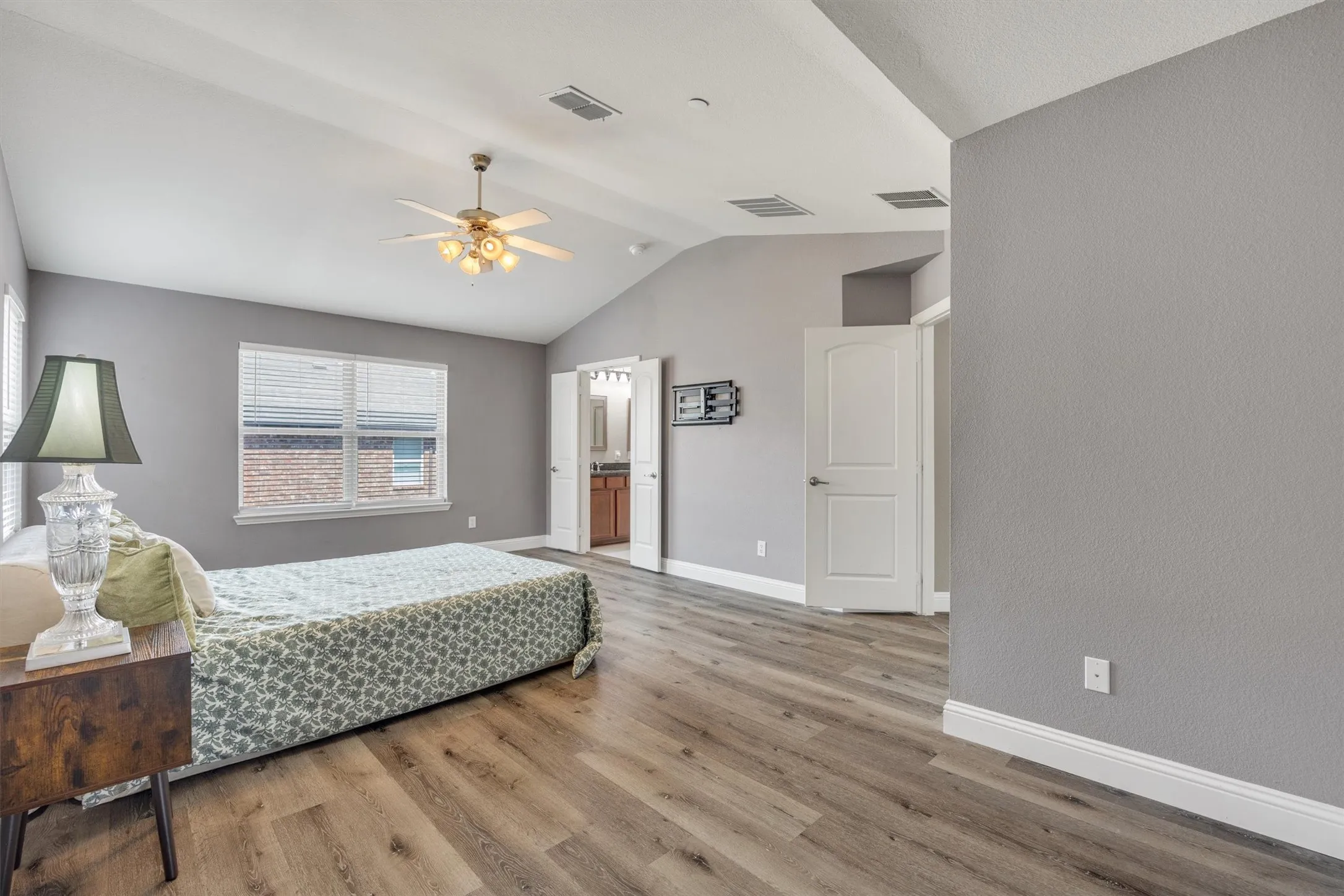 Townhouse For Sale in Denton County , 399 Teague Drive, Lewisville, Texas 75067, 3 Bedroom, 3 Bathroom, 2 Garage spaces, 1,967 Sqft, built in 2012, mls#21362479, Real Estate Agent in Lewisville, Homes For Sale in Denton county, Homes For Sale in Lewisville, Realtor in Lewisville Texas, Real Estate Brokerage Independent Realty Texas, Luminita Cordes Realtor