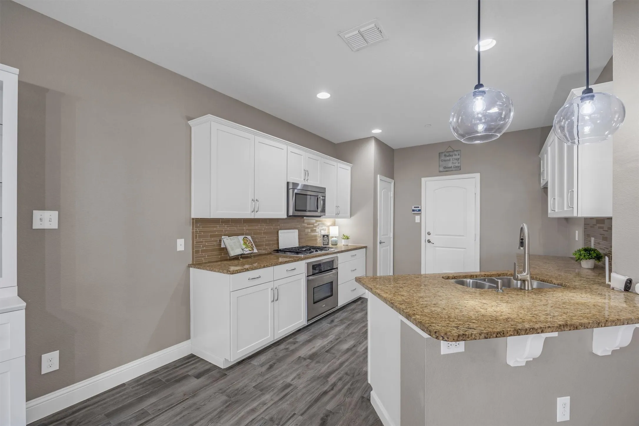 Townhouse For Sale in Denton County , 399 Teague Drive, Lewisville, Texas 75067, 3 Bedroom, 3 Bathroom, 2 Garage spaces, 1,967 Sqft, built in 2012, mls#21362479, Real Estate Agent in Lewisville, Homes For Sale in Denton county, Homes For Sale in Lewisville, Realtor in Lewisville Texas, Real Estate Brokerage Independent Realty Texas, Luminita Cordes Realtor