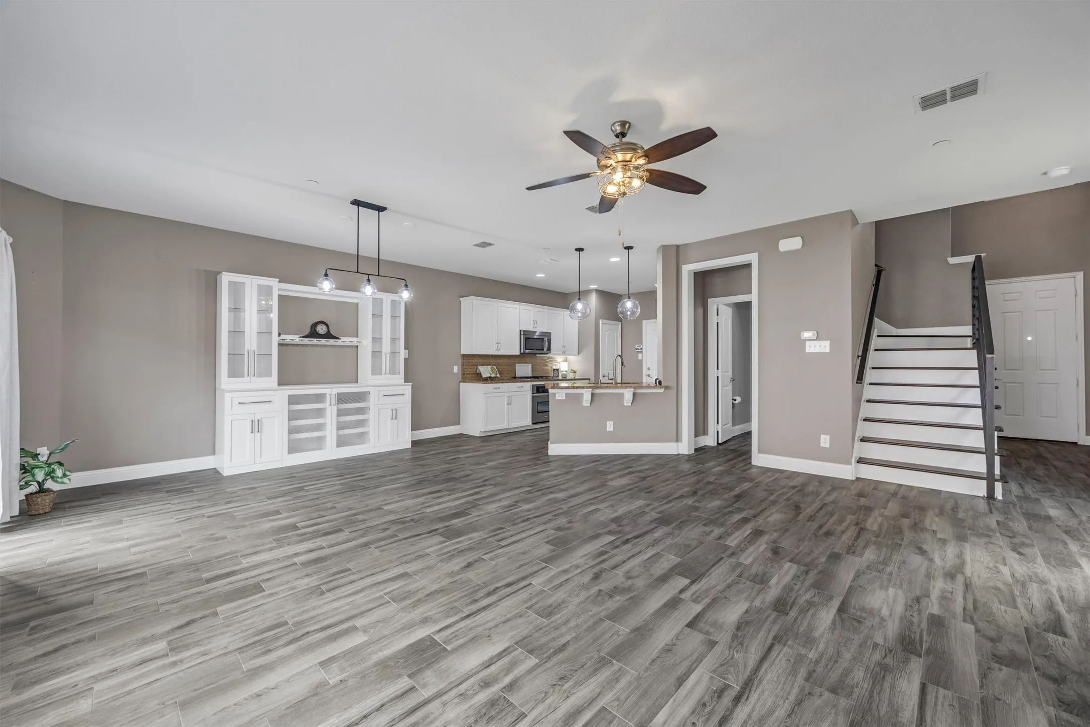 Townhouse For Sale in Denton County , 399 Teague Drive, Lewisville, Texas 75067, 3 Bedroom, 3 Bathroom, 2 Garage spaces, 1,967 Sqft, built in 2012, mls#21362479, Real Estate Agent in Lewisville, Homes For Sale in Denton county, Homes For Sale in Lewisville, Realtor in Lewisville Texas, Real Estate Brokerage Independent Realty Texas, Luminita Cordes Realtor