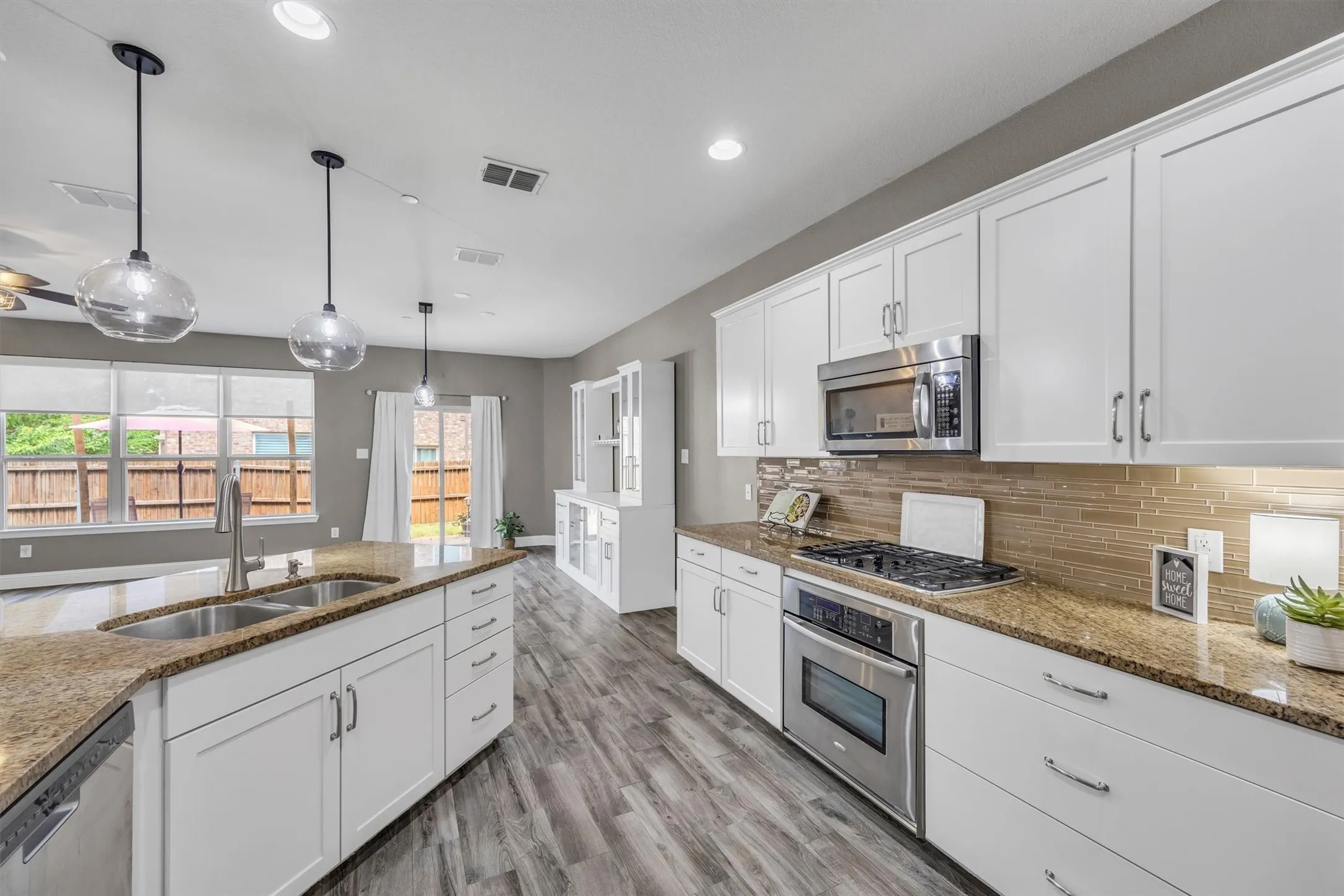 Townhouse For Sale in Denton County , 399 Teague Drive, Lewisville, Texas 75067, 3 Bedroom, 3 Bathroom, 2 Garage spaces, 1,967 Sqft, built in 2012, mls#21362479, Real Estate Agent in Lewisville, Homes For Sale in Denton county, Homes For Sale in Lewisville, Realtor in Lewisville Texas, Real Estate Brokerage Independent Realty Texas, Luminita Cordes Realtor
