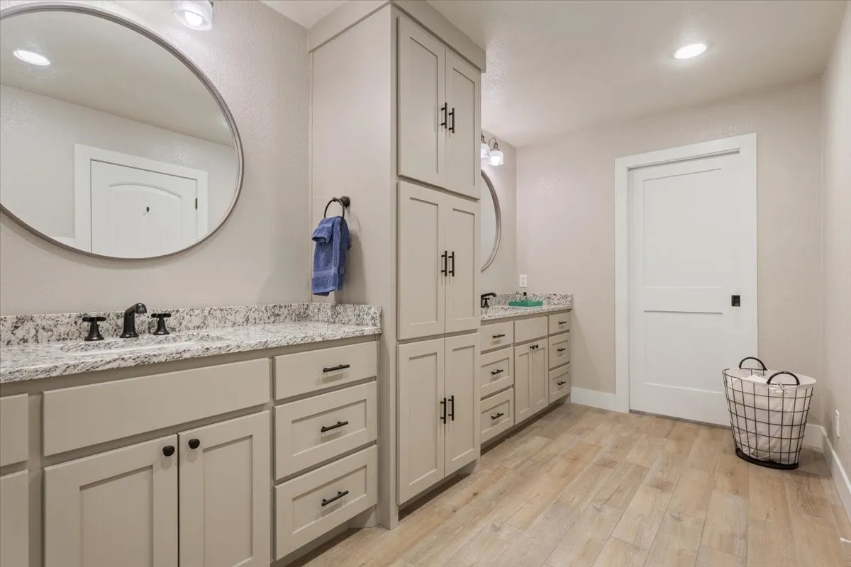 Single Family Residence For Sale in Mc Lennan County , 172 Brazos Point Drive, Waco, Texas 76705, 4 Bedroom, 3 Bathroom, 2 Garage spaces, 2,772 Sqft, built in 1984, mls#21366467, Real Estate Agent in Waco, Homes For Sale in Mc Lennan county, Homes For Sale in Waco, Realtor in Waco Texas, Real Estate Brokerage Independent Realty Texas, Luminita Cordes Realtor