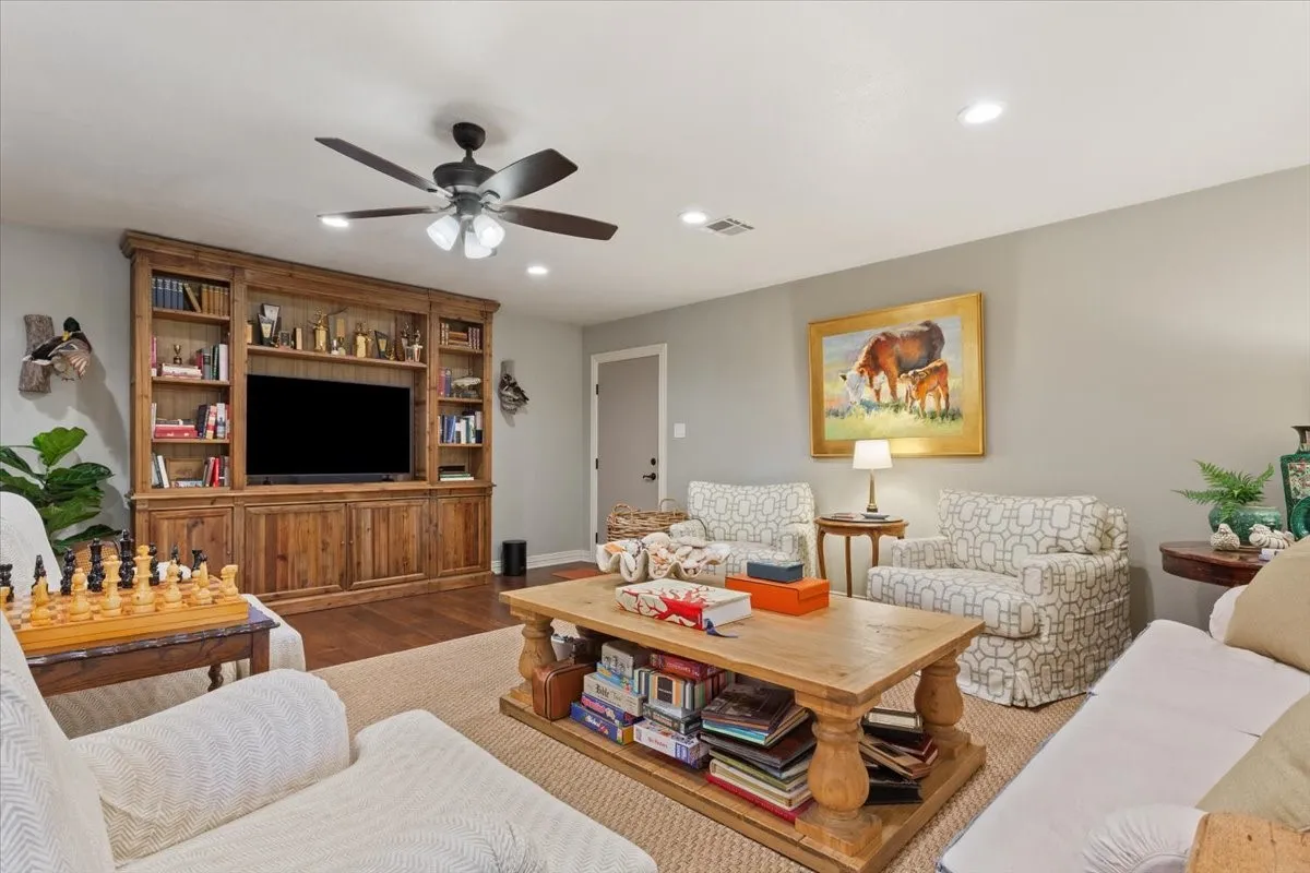 Alt Family Room