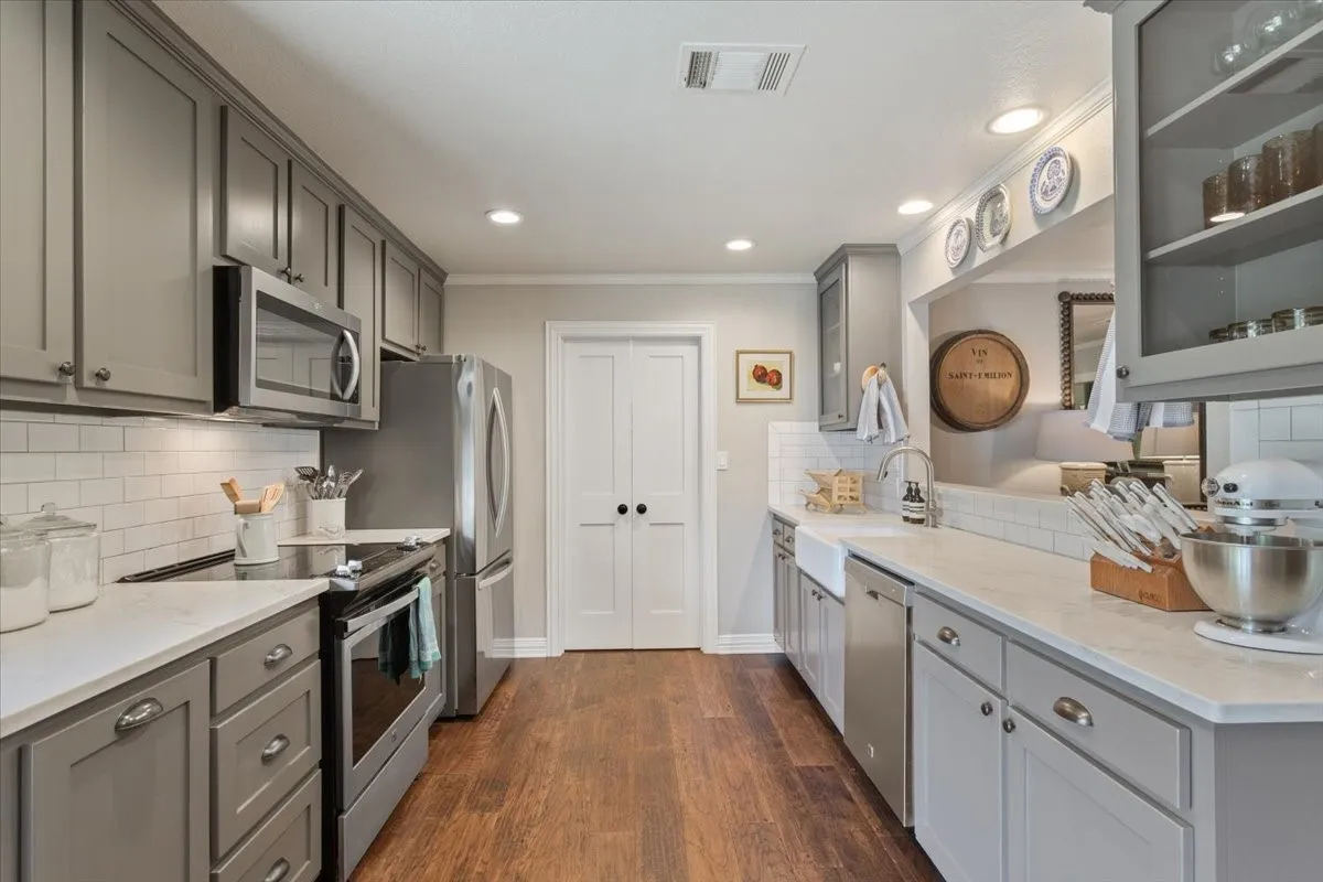 Single Family Residence For Sale in Mc Lennan County , 172 Brazos Point Drive, Waco, Texas 76705, 4 Bedroom, 3 Bathroom, 2 Garage spaces, 2,772 Sqft, built in 1984, mls#21366467, Real Estate Agent in Waco, Homes For Sale in Mc Lennan county, Homes For Sale in Waco, Realtor in Waco Texas, Real Estate Brokerage Independent Realty Texas, Luminita Cordes Realtor
