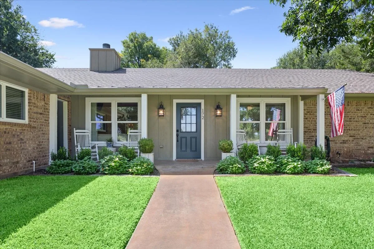 Single Family Residence For Sale in Mc Lennan County , 172 Brazos Point Drive, Waco, Texas 76705, 4 Bedroom, 3 Bathroom, 2 Garage spaces, 2,772 Sqft, built in 1984, mls#21366467, Real Estate Agent in Waco, Homes For Sale in Mc Lennan county, Homes For Sale in Waco, Realtor in Waco Texas, Real Estate Brokerage Independent Realty Texas, Luminita Cordes Realtor