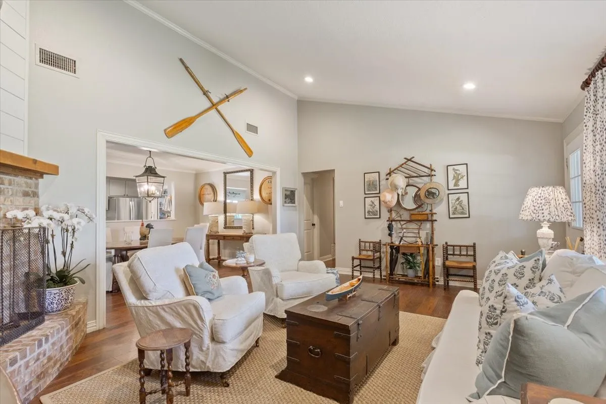Single Family Residence For Sale in Mc Lennan County , 172 Brazos Point Drive, Waco, Texas 76705, 4 Bedroom, 3 Bathroom, 2 Garage spaces, 2,772 Sqft, built in 1984, mls#21366467, Real Estate Agent in Waco, Homes For Sale in Mc Lennan county, Homes For Sale in Waco, Realtor in Waco Texas, Real Estate Brokerage Independent Realty Texas, Luminita Cordes Realtor