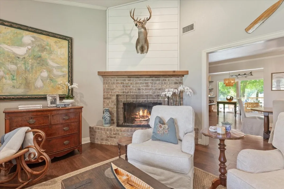 Single Family Residence For Sale in Mc Lennan County , 172 Brazos Point Drive, Waco, Texas 76705, 4 Bedroom, 3 Bathroom, 2 Garage spaces, 2,772 Sqft, built in 1984, mls#21366467, Real Estate Agent in Waco, Homes For Sale in Mc Lennan county, Homes For Sale in Waco, Realtor in Waco Texas, Real Estate Brokerage Independent Realty Texas, Luminita Cordes Realtor