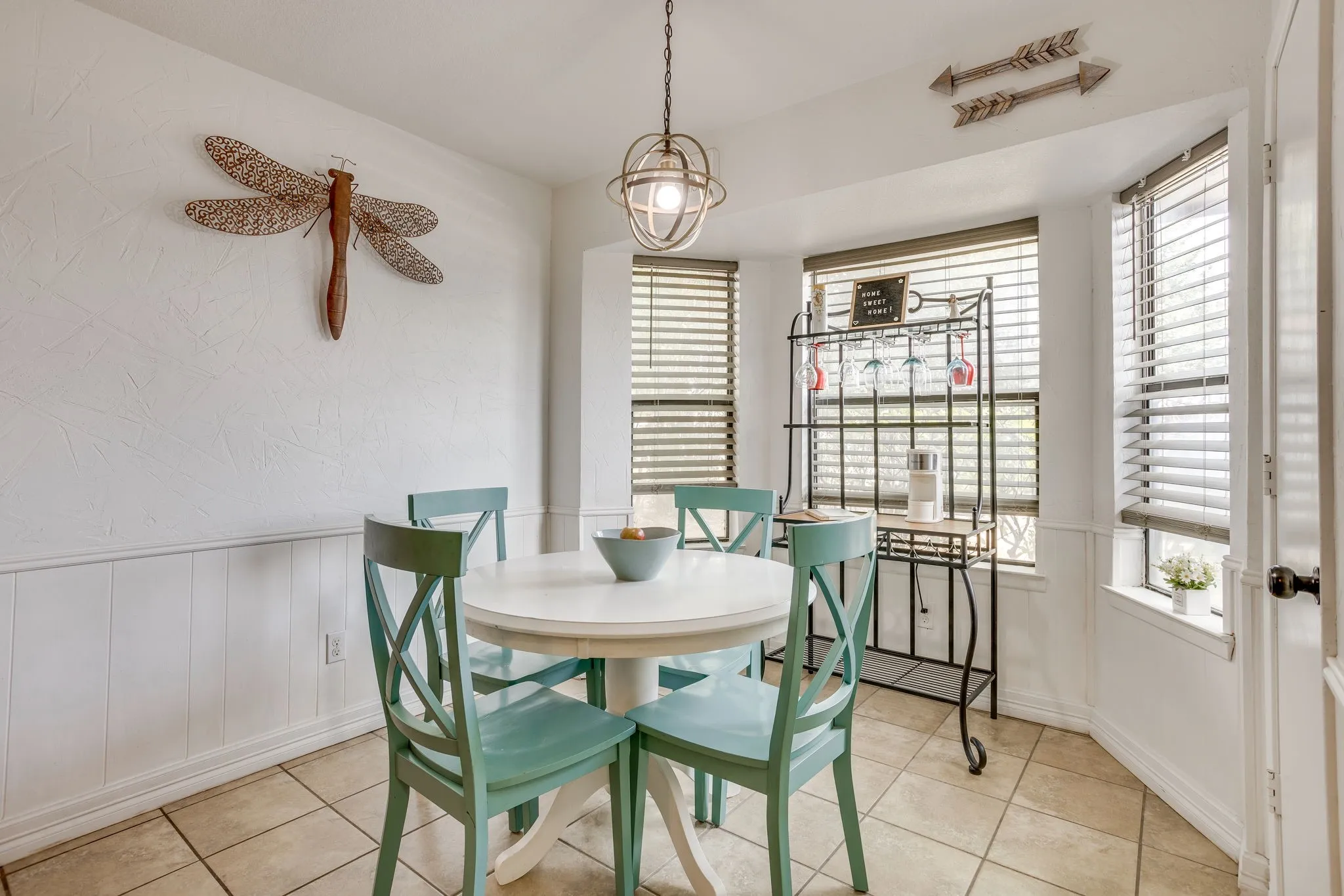 Single Family Residence For Sale in Johnson County , 435 SE Gardens Boulevard, Burleson, Texas 76028, 3 Bedroom, 2 Bathroom, 2 Garage spaces, 1,660 Sqft, built in 1977, mls#21369656, Real Estate Agent in Burleson, Homes For Sale in Johnson county, Homes For Sale in Burleson, Realtor in Burleson Texas, Real Estate Brokerage Independent Realty Texas, Luminita Cordes Realtor