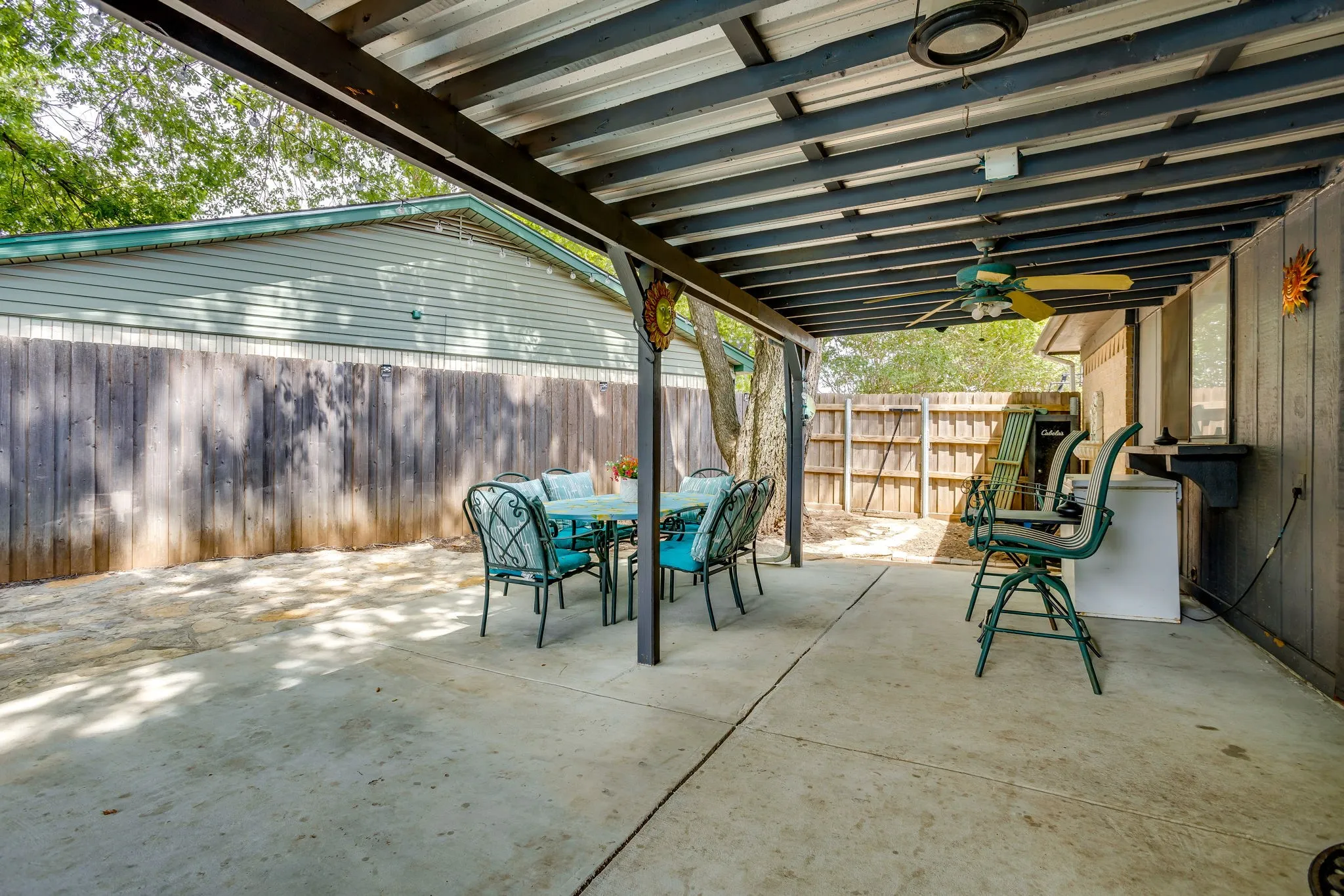 Single Family Residence For Sale in Johnson County , 435 SE Gardens Boulevard, Burleson, Texas 76028, 3 Bedroom, 2 Bathroom, 2 Garage spaces, 1,660 Sqft, built in 1977, mls#21369656, Real Estate Agent in Burleson, Homes For Sale in Johnson county, Homes For Sale in Burleson, Realtor in Burleson Texas, Real Estate Brokerage Independent Realty Texas, Luminita Cordes Realtor