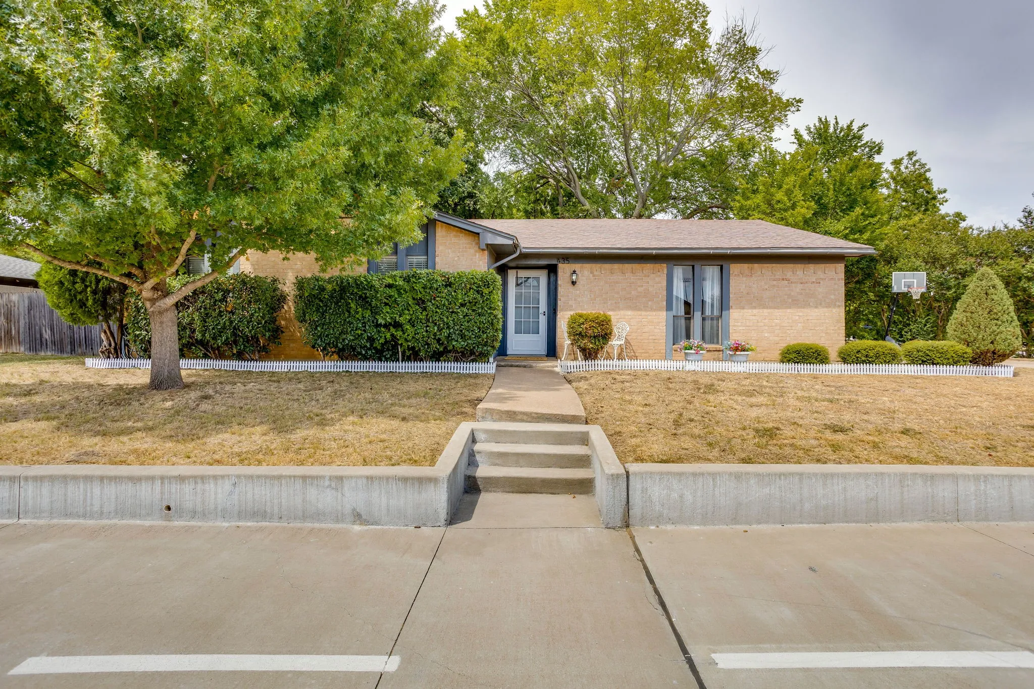 Single Family Residence For Sale in Johnson County , 435 SE Gardens Boulevard, Burleson, Texas 76028, 3 Bedroom, 2 Bathroom, 2 Garage spaces, 1,660 Sqft, built in 1977, mls#21369656, Real Estate Agent in Burleson, Homes For Sale in Johnson county, Homes For Sale in Burleson, Realtor in Burleson Texas, Real Estate Brokerage Independent Realty Texas, Luminita Cordes Realtor