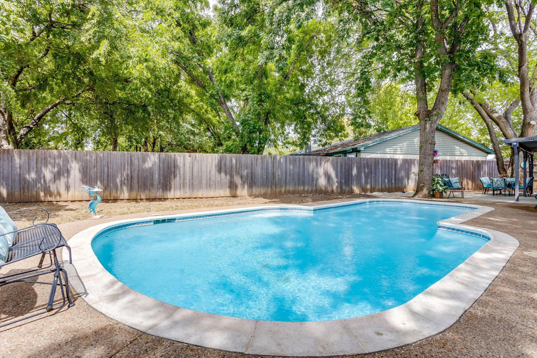 Single Family Residence For Sale in Johnson County , 435 SE Gardens Boulevard, Burleson, Texas 76028, 3 Bedroom, 2 Bathroom, 2 Garage spaces, 1,660 Sqft, built in 1977, mls#21369656, Real Estate Agent in Burleson, Homes For Sale in Johnson county, Homes For Sale in Burleson, Realtor in Burleson Texas, Real Estate Brokerage Independent Realty Texas, Luminita Cordes Realtor
