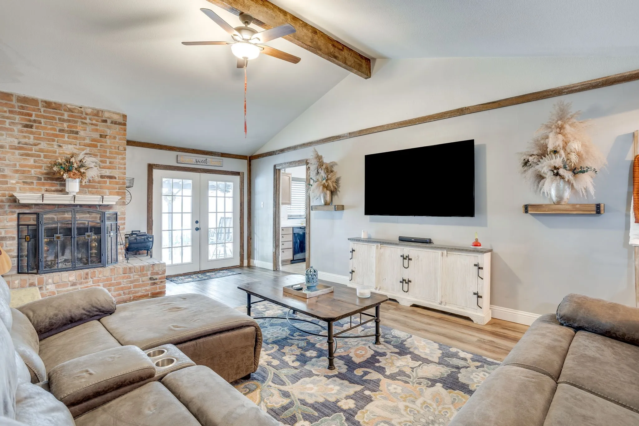 Single Family Residence For Sale in Johnson County , 435 SE Gardens Boulevard, Burleson, Texas 76028, 3 Bedroom, 2 Bathroom, 2 Garage spaces, 1,660 Sqft, built in 1977, mls#21369656, Real Estate Agent in Burleson, Homes For Sale in Johnson county, Homes For Sale in Burleson, Realtor in Burleson Texas, Real Estate Brokerage Independent Realty Texas, Luminita Cordes Realtor