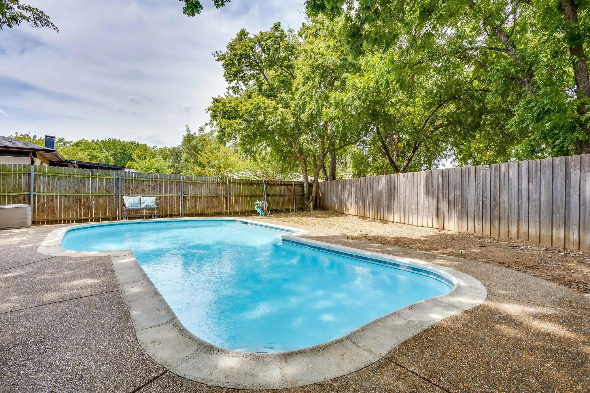 Single Family Residence For Sale in Johnson County , 435 SE Gardens Boulevard, Burleson, Texas 76028, 3 Bedroom, 2 Bathroom, 2 Garage spaces, 1,660 Sqft, built in 1977, mls#21369656, Real Estate Agent in Burleson, Homes For Sale in Johnson county, Homes For Sale in Burleson, Realtor in Burleson Texas, Real Estate Brokerage Independent Realty Texas, Luminita Cordes Realtor