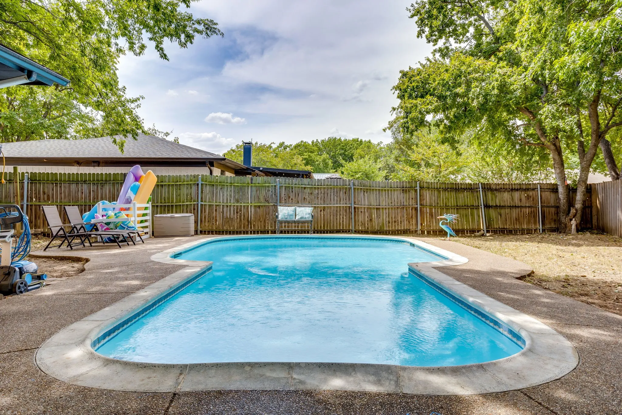 Single Family Residence For Sale in Johnson County , 435 SE Gardens Boulevard, Burleson, Texas 76028, 3 Bedroom, 2 Bathroom, 2 Garage spaces, 1,660 Sqft, built in 1977, mls#21369656, Real Estate Agent in Burleson, Homes For Sale in Johnson county, Homes For Sale in Burleson, Realtor in Burleson Texas, Real Estate Brokerage Independent Realty Texas, Luminita Cordes Realtor