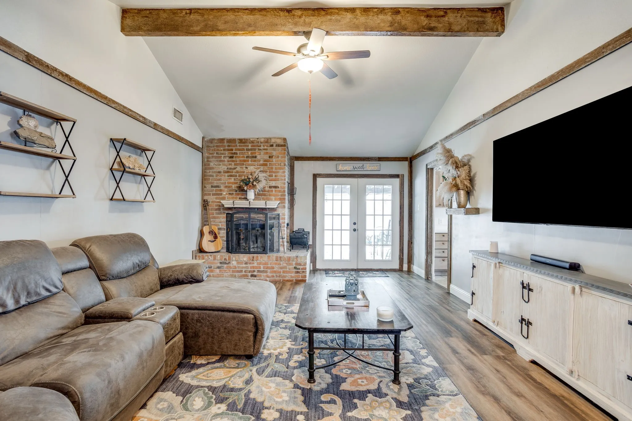 Single Family Residence For Sale in Johnson County , 435 SE Gardens Boulevard, Burleson, Texas 76028, 3 Bedroom, 2 Bathroom, 2 Garage spaces, 1,660 Sqft, built in 1977, mls#21369656, Real Estate Agent in Burleson, Homes For Sale in Johnson county, Homes For Sale in Burleson, Realtor in Burleson Texas, Real Estate Brokerage Independent Realty Texas, Luminita Cordes Realtor