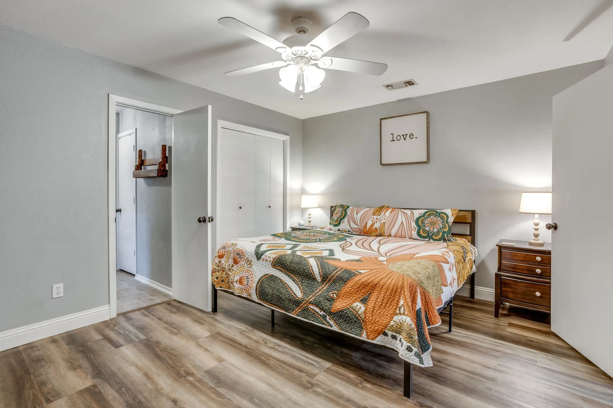 Single Family Residence For Sale in Johnson County , 435 SE Gardens Boulevard, Burleson, Texas 76028, 3 Bedroom, 2 Bathroom, 2 Garage spaces, 1,660 Sqft, built in 1977, mls#21369656, Real Estate Agent in Burleson, Homes For Sale in Johnson county, Homes For Sale in Burleson, Realtor in Burleson Texas, Real Estate Brokerage Independent Realty Texas, Luminita Cordes Realtor