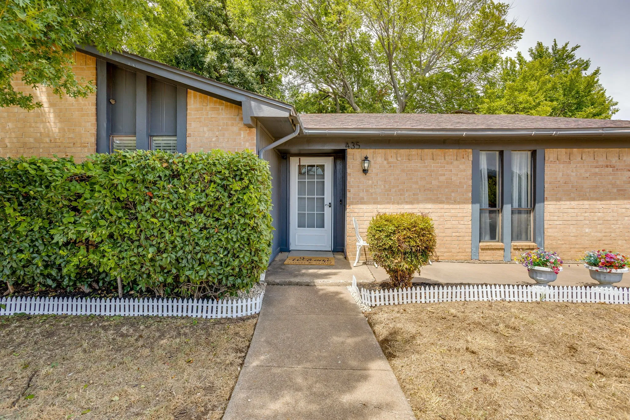 Single Family Residence For Sale in Johnson County , 435 SE Gardens Boulevard, Burleson, Texas 76028, 3 Bedroom, 2 Bathroom, 2 Garage spaces, 1,660 Sqft, built in 1977, mls#21369656, Real Estate Agent in Burleson, Homes For Sale in Johnson county, Homes For Sale in Burleson, Realtor in Burleson Texas, Real Estate Brokerage Independent Realty Texas, Luminita Cordes Realtor
