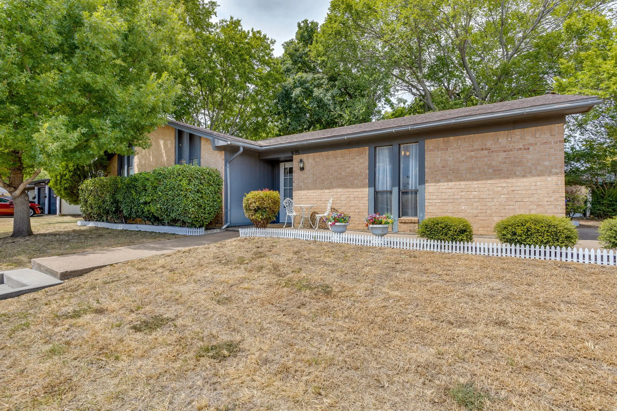 Single Family Residence For Sale in Johnson County , 435 SE Gardens Boulevard, Burleson, Texas 76028, 3 Bedroom, 2 Bathroom, 2 Garage spaces, 1,660 Sqft, built in 1977, mls#21369656, Real Estate Agent in Burleson, Homes For Sale in Johnson county, Homes For Sale in Burleson, Realtor in Burleson Texas, Real Estate Brokerage Independent Realty Texas, Luminita Cordes Realtor