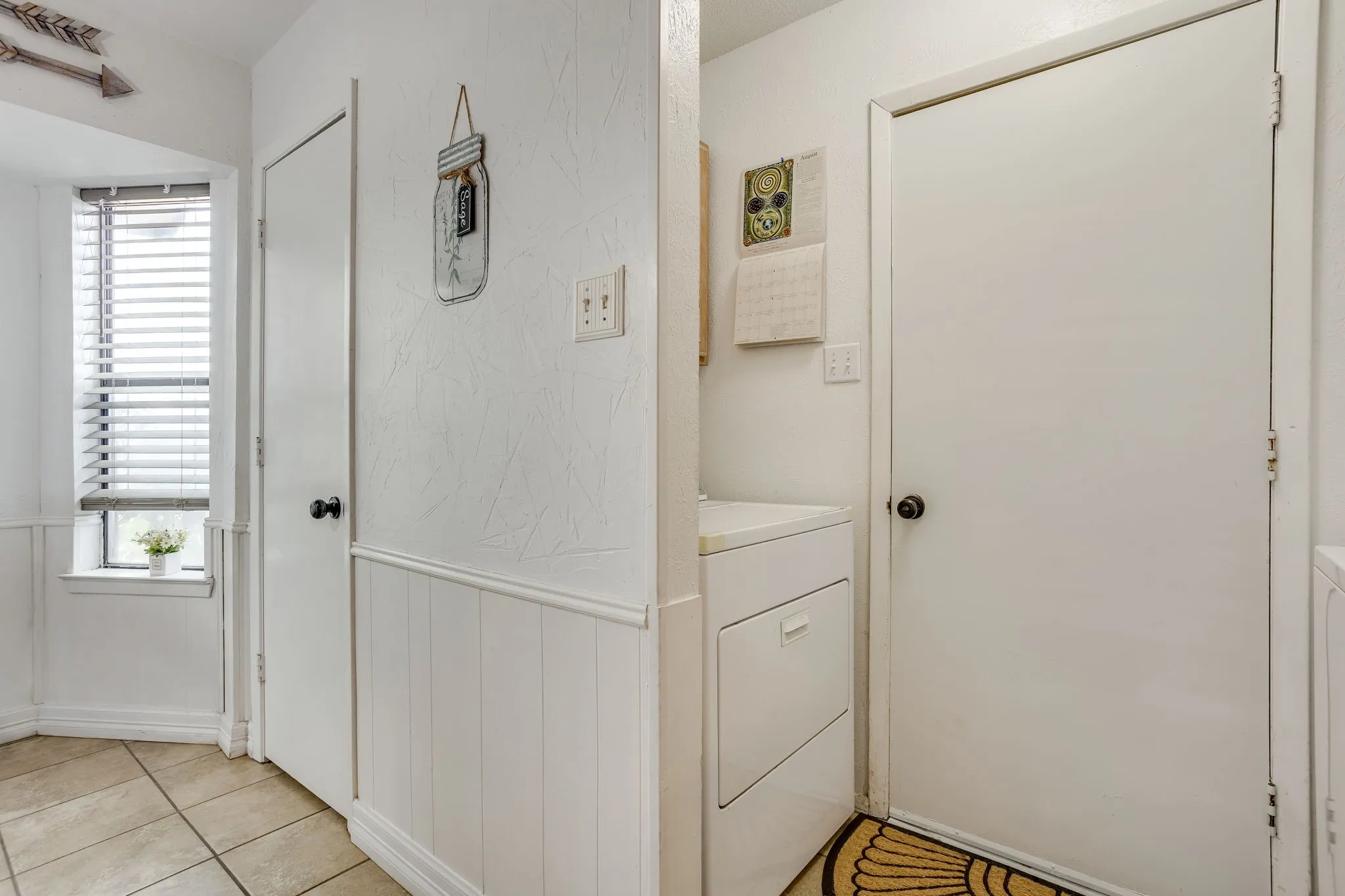 Single Family Residence For Sale in Johnson County , 435 SE Gardens Boulevard, Burleson, Texas 76028, 3 Bedroom, 2 Bathroom, 2 Garage spaces, 1,660 Sqft, built in 1977, mls#21369656, Real Estate Agent in Burleson, Homes For Sale in Johnson county, Homes For Sale in Burleson, Realtor in Burleson Texas, Real Estate Brokerage Independent Realty Texas, Luminita Cordes Realtor