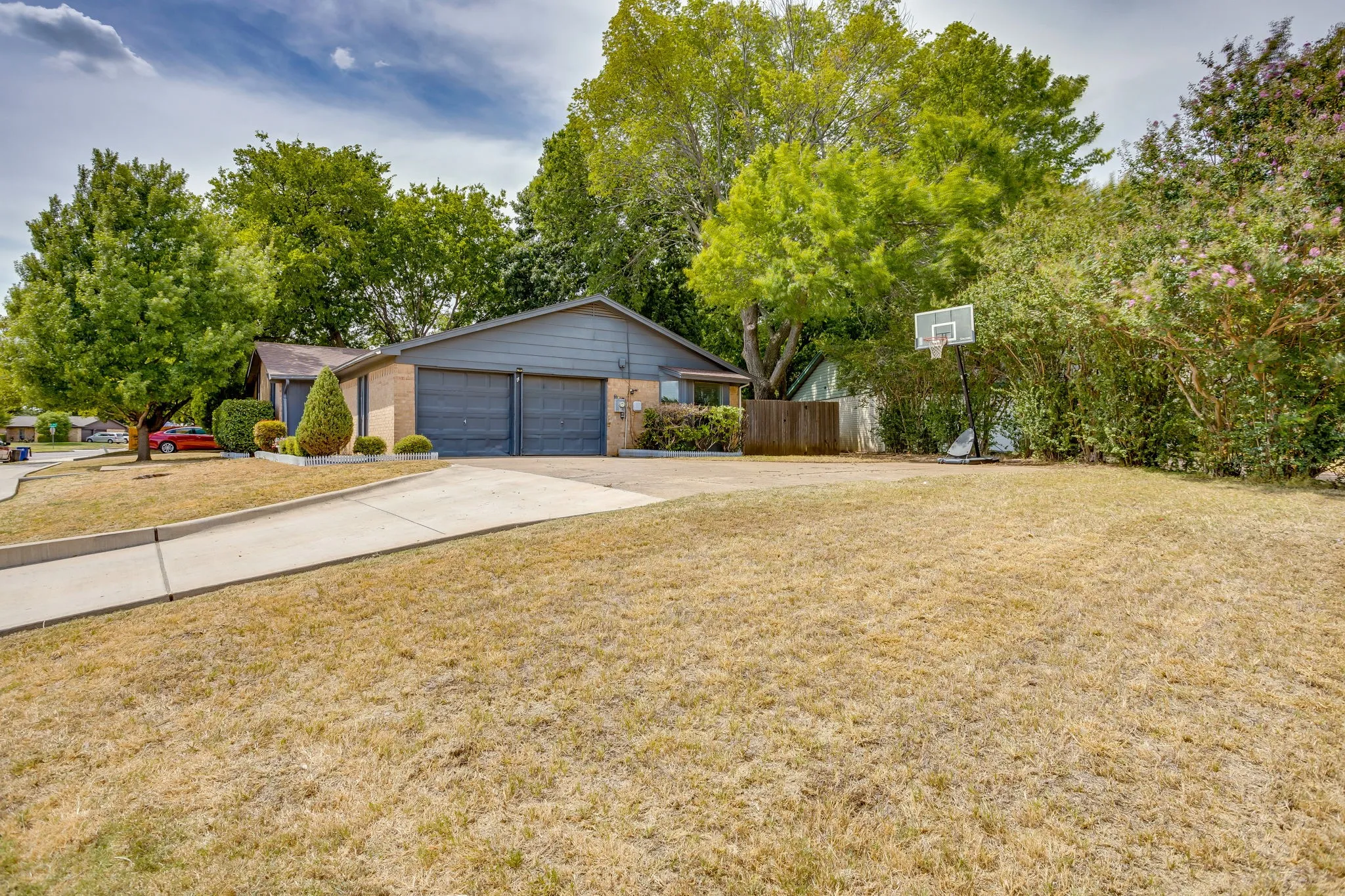 Single Family Residence For Sale in Johnson County , 435 SE Gardens Boulevard, Burleson, Texas 76028, 3 Bedroom, 2 Bathroom, 2 Garage spaces, 1,660 Sqft, built in 1977, mls#21369656, Real Estate Agent in Burleson, Homes For Sale in Johnson county, Homes For Sale in Burleson, Realtor in Burleson Texas, Real Estate Brokerage Independent Realty Texas, Luminita Cordes Realtor