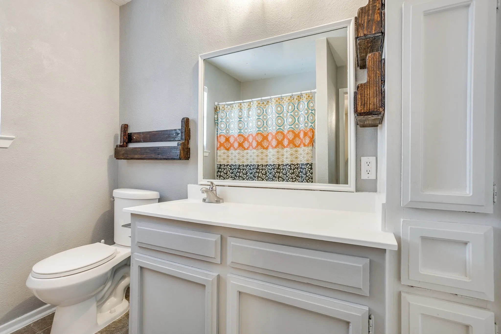 Single Family Residence For Sale in Johnson County , 435 SE Gardens Boulevard, Burleson, Texas 76028, 3 Bedroom, 2 Bathroom, 2 Garage spaces, 1,660 Sqft, built in 1977, mls#21369656, Real Estate Agent in Burleson, Homes For Sale in Johnson county, Homes For Sale in Burleson, Realtor in Burleson Texas, Real Estate Brokerage Independent Realty Texas, Luminita Cordes Realtor