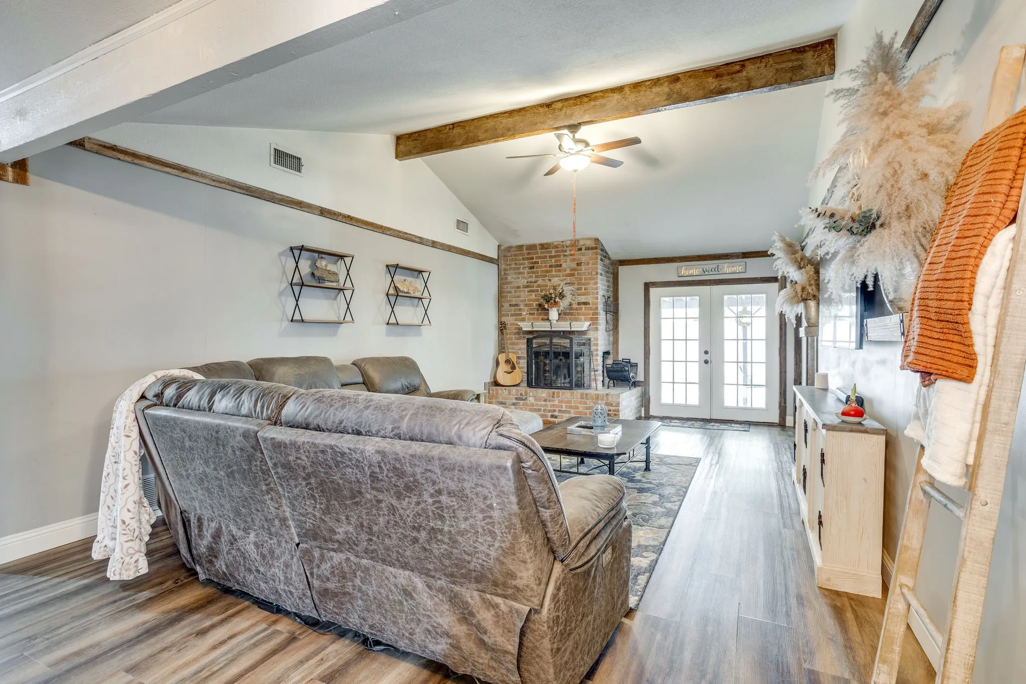 Single Family Residence For Sale in Johnson County , 435 SE Gardens Boulevard, Burleson, Texas 76028, 3 Bedroom, 2 Bathroom, 2 Garage spaces, 1,660 Sqft, built in 1977, mls#21369656, Real Estate Agent in Burleson, Homes For Sale in Johnson county, Homes For Sale in Burleson, Realtor in Burleson Texas, Real Estate Brokerage Independent Realty Texas, Luminita Cordes Realtor