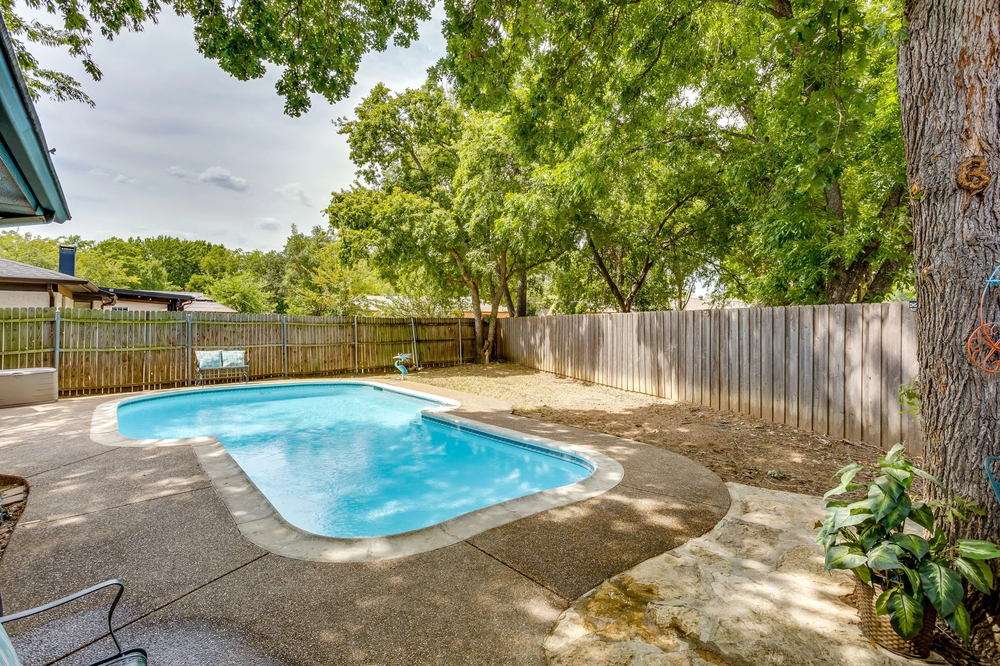 Single Family Residence For Sale in Johnson County , 435 SE Gardens Boulevard, Burleson, Texas 76028, 3 Bedroom, 2 Bathroom, 2 Garage spaces, 1,660 Sqft, built in 1977, mls#21369656, Real Estate Agent in Burleson, Homes For Sale in Johnson county, Homes For Sale in Burleson, Realtor in Burleson Texas, Real Estate Brokerage Independent Realty Texas, Luminita Cordes Realtor
