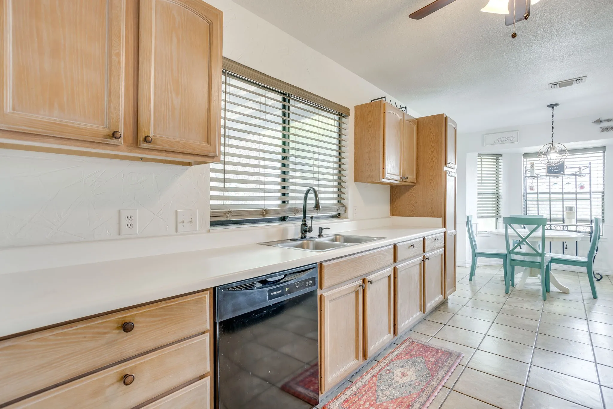 Single Family Residence For Sale in Johnson County , 435 SE Gardens Boulevard, Burleson, Texas 76028, 3 Bedroom, 2 Bathroom, 2 Garage spaces, 1,660 Sqft, built in 1977, mls#21369656, Real Estate Agent in Burleson, Homes For Sale in Johnson county, Homes For Sale in Burleson, Realtor in Burleson Texas, Real Estate Brokerage Independent Realty Texas, Luminita Cordes Realtor