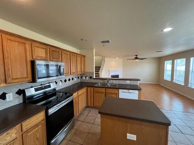 Single Family Residence For Rent in Collin County , 2001 Hickory Trail, Anna, Texas 75409, 3 Bedroom, 3 Bathroom, 2 Garage spaces, 2,207 Sqft, built in 2004, mls#21369791, Real Estate Agent in Anna, Homes For Rent in Collin county, Homes For Rent in Anna, Realtor in Anna Texas, Real Estate Brokerage Independent Realty Texas, Luminita Cordes Realtor