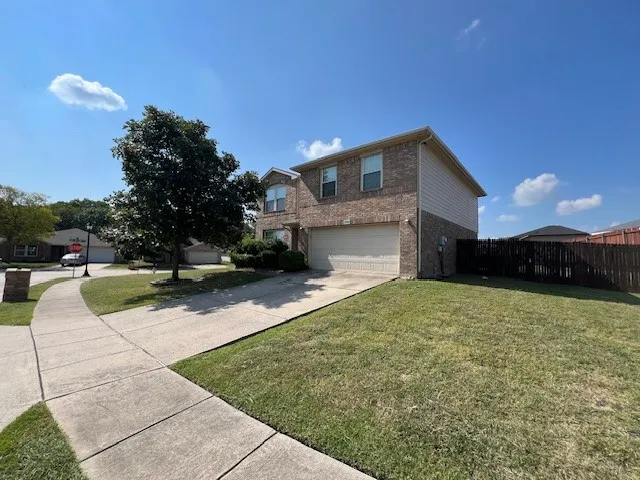 Single Family Residence For Rent in Collin County , 2001 Hickory Trail, Anna, Texas 75409, 3 Bedroom, 3 Bathroom, 2 Garage spaces, 2,207 Sqft, built in 2004, mls#21369791, Real Estate Agent in Anna, Homes For Rent in Collin county, Homes For Rent in Anna, Realtor in Anna Texas, Real Estate Brokerage Independent Realty Texas, Luminita Cordes Realtor
