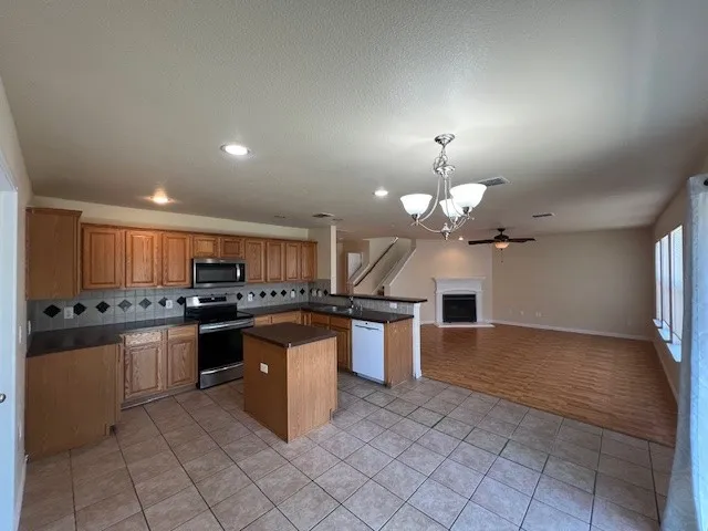 Single Family Residence For Rent in Collin County , 2001 Hickory Trail, Anna, Texas 75409, 3 Bedroom, 3 Bathroom, 2 Garage spaces, 2,207 Sqft, built in 2004, mls#21369791, Real Estate Agent in Anna, Homes For Rent in Collin county, Homes For Rent in Anna, Realtor in Anna Texas, Real Estate Brokerage Independent Realty Texas, Luminita Cordes Realtor