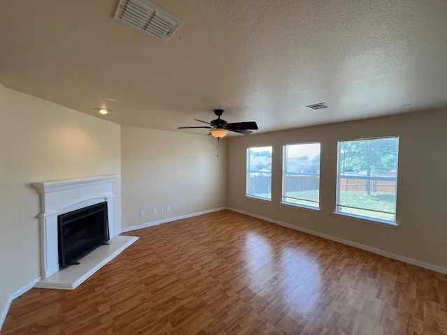 Single Family Residence For Rent in Collin County , 2001 Hickory Trail, Anna, Texas 75409, 3 Bedroom, 3 Bathroom, 2 Garage spaces, 2,207 Sqft, built in 2004, mls#21369791, Real Estate Agent in Anna, Homes For Rent in Collin county, Homes For Rent in Anna, Realtor in Anna Texas, Real Estate Brokerage Independent Realty Texas, Luminita Cordes Realtor