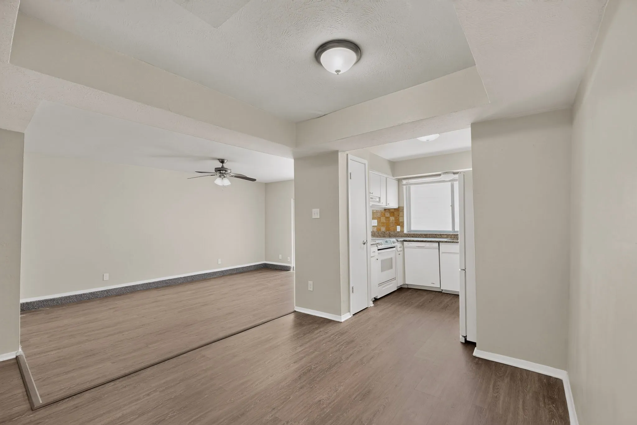 Condominium For Rent in Tarrant County , 1949 Shorewood Drive, Grapevine, Texas 76051, 2 Bedroom, 2 Bathroom, 1 Garage spaces, 1,270 Sqft, built in 1973, mls#21369842, Real Estate Agent in Grapevine, Homes For Rent in Tarrant county, Homes For Rent in Grapevine, Realtor in Grapevine Texas, Real Estate Brokerage Independent Realty Texas, Luminita Cordes Realtor