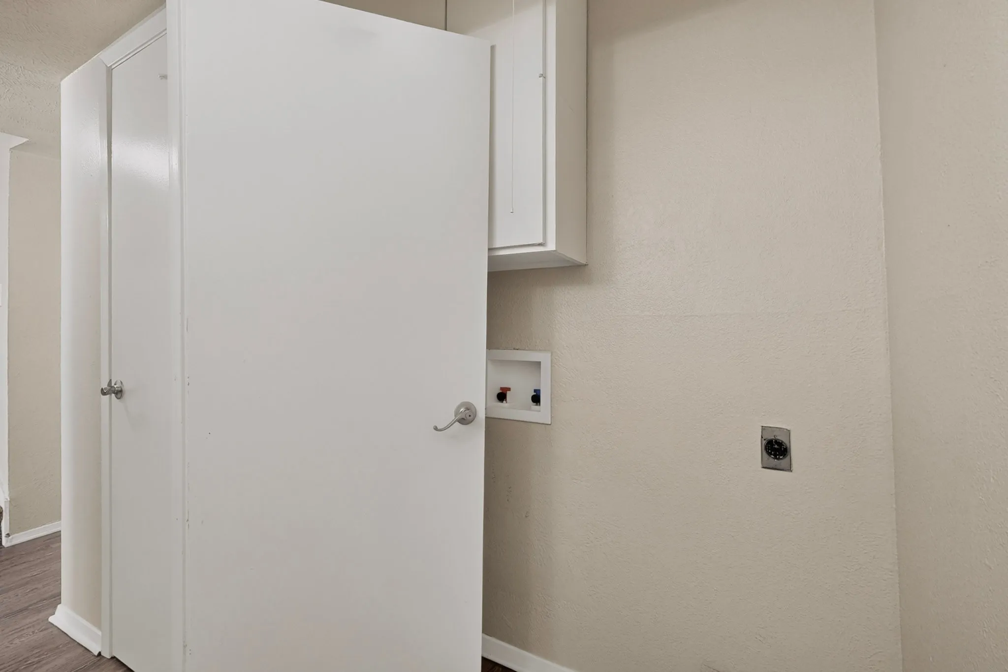 Condominium For Rent in Tarrant County , 1949 Shorewood Drive, Grapevine, Texas 76051, 2 Bedroom, 2 Bathroom, 1 Garage spaces, 1,270 Sqft, built in 1973, mls#21369842, Real Estate Agent in Grapevine, Homes For Rent in Tarrant county, Homes For Rent in Grapevine, Realtor in Grapevine Texas, Real Estate Brokerage Independent Realty Texas, Luminita Cordes Realtor