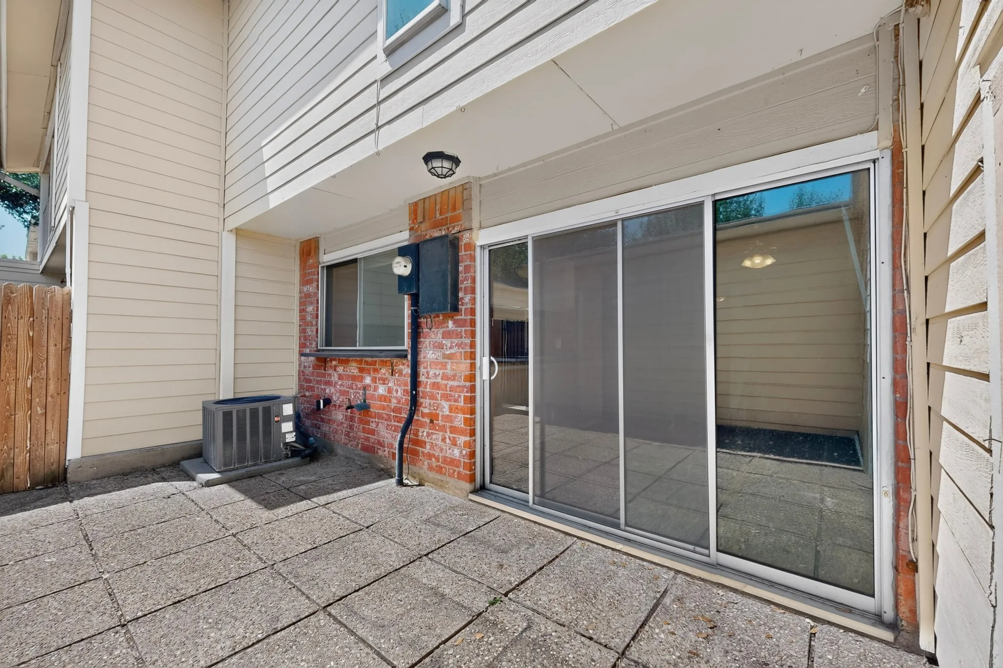 Condominium For Rent in Tarrant County , 1949 Shorewood Drive, Grapevine, Texas 76051, 2 Bedroom, 2 Bathroom, 1 Garage spaces, 1,270 Sqft, built in 1973, mls#21369842, Real Estate Agent in Grapevine, Homes For Rent in Tarrant county, Homes For Rent in Grapevine, Realtor in Grapevine Texas, Real Estate Brokerage Independent Realty Texas, Luminita Cordes Realtor