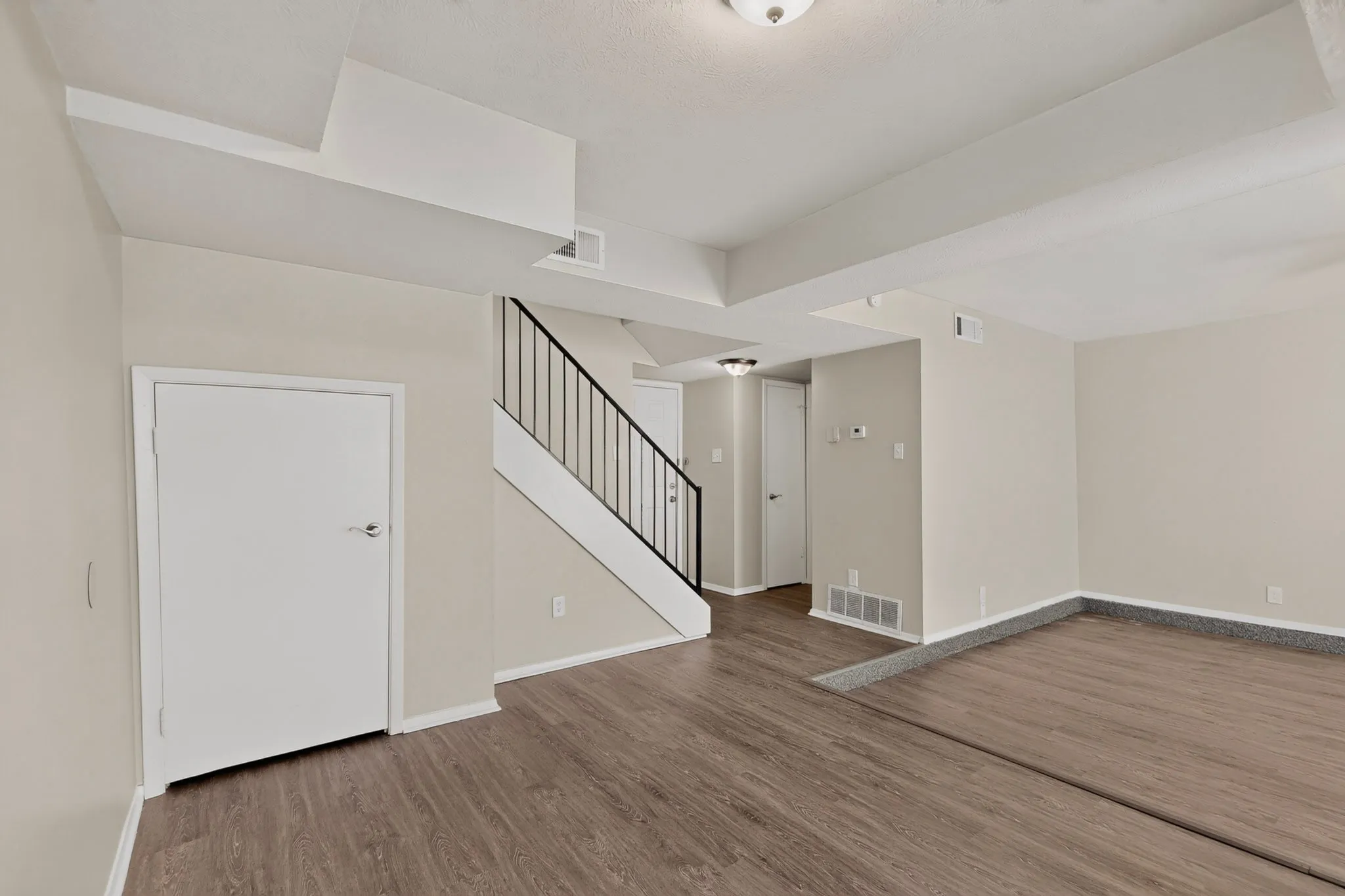 Condominium For Rent in Tarrant County , 1949 Shorewood Drive, Grapevine, Texas 76051, 2 Bedroom, 2 Bathroom, 1 Garage spaces, 1,270 Sqft, built in 1973, mls#21369842, Real Estate Agent in Grapevine, Homes For Rent in Tarrant county, Homes For Rent in Grapevine, Realtor in Grapevine Texas, Real Estate Brokerage Independent Realty Texas, Luminita Cordes Realtor