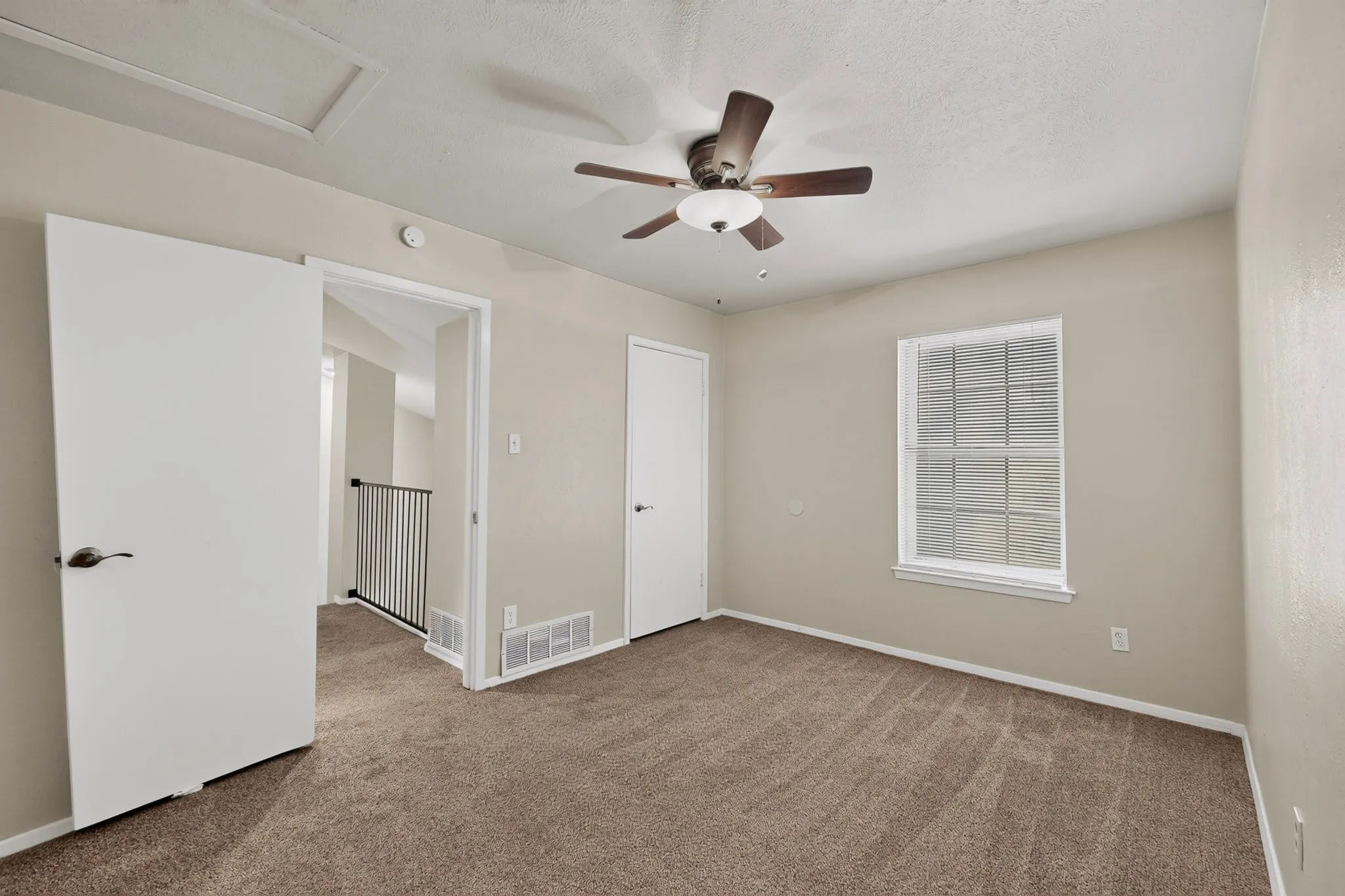 Condominium For Rent in Tarrant County , 1949 Shorewood Drive, Grapevine, Texas 76051, 2 Bedroom, 2 Bathroom, 1 Garage spaces, 1,270 Sqft, built in 1973, mls#21369842, Real Estate Agent in Grapevine, Homes For Rent in Tarrant county, Homes For Rent in Grapevine, Realtor in Grapevine Texas, Real Estate Brokerage Independent Realty Texas, Luminita Cordes Realtor