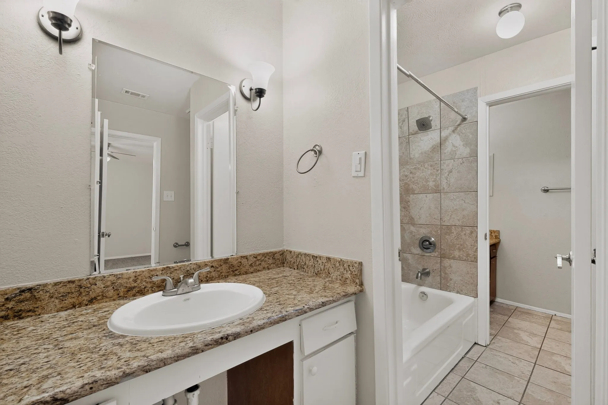 Condominium For Rent in Tarrant County , 1949 Shorewood Drive, Grapevine, Texas 76051, 2 Bedroom, 2 Bathroom, 1 Garage spaces, 1,270 Sqft, built in 1973, mls#21369842, Real Estate Agent in Grapevine, Homes For Rent in Tarrant county, Homes For Rent in Grapevine, Realtor in Grapevine Texas, Real Estate Brokerage Independent Realty Texas, Luminita Cordes Realtor