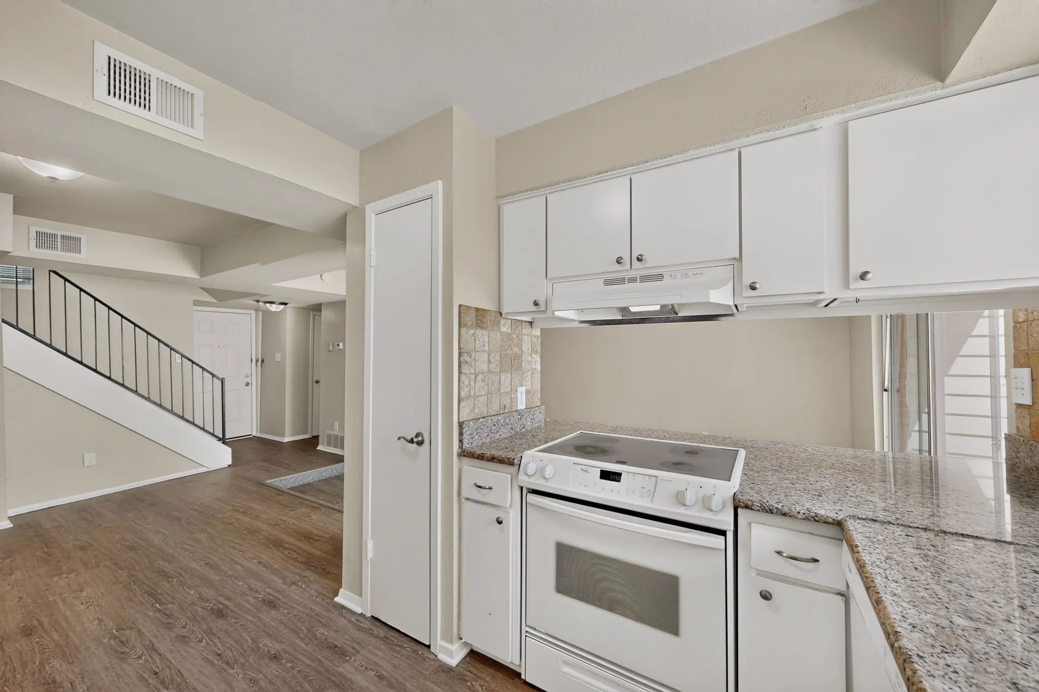 Condominium For Rent in Tarrant County , 1949 Shorewood Drive, Grapevine, Texas 76051, 2 Bedroom, 2 Bathroom, 1 Garage spaces, 1,270 Sqft, built in 1973, mls#21369842, Real Estate Agent in Grapevine, Homes For Rent in Tarrant county, Homes For Rent in Grapevine, Realtor in Grapevine Texas, Real Estate Brokerage Independent Realty Texas, Luminita Cordes Realtor