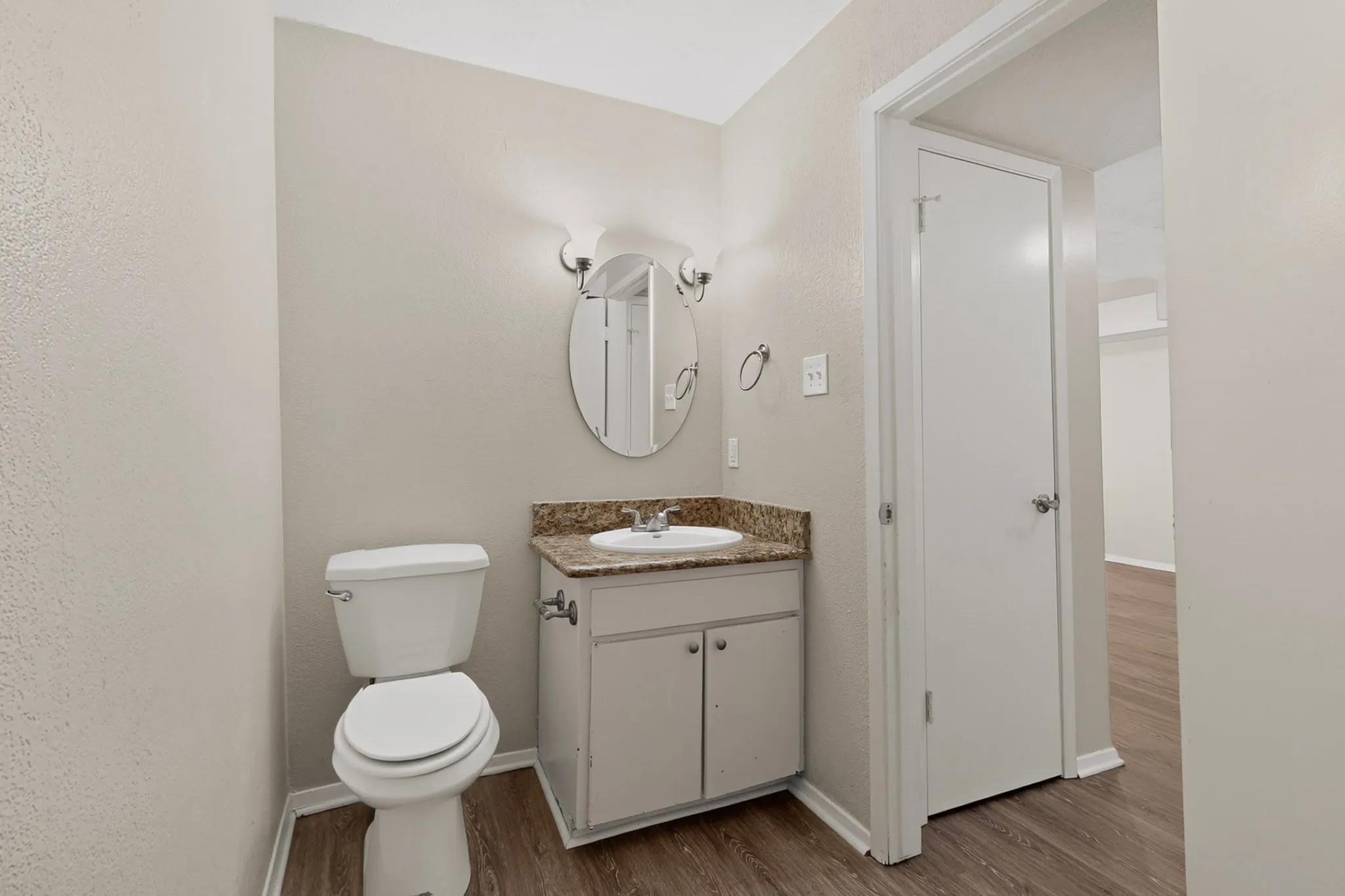Condominium For Rent in Tarrant County , 1949 Shorewood Drive, Grapevine, Texas 76051, 2 Bedroom, 2 Bathroom, 1 Garage spaces, 1,270 Sqft, built in 1973, mls#21369842, Real Estate Agent in Grapevine, Homes For Rent in Tarrant county, Homes For Rent in Grapevine, Realtor in Grapevine Texas, Real Estate Brokerage Independent Realty Texas, Luminita Cordes Realtor