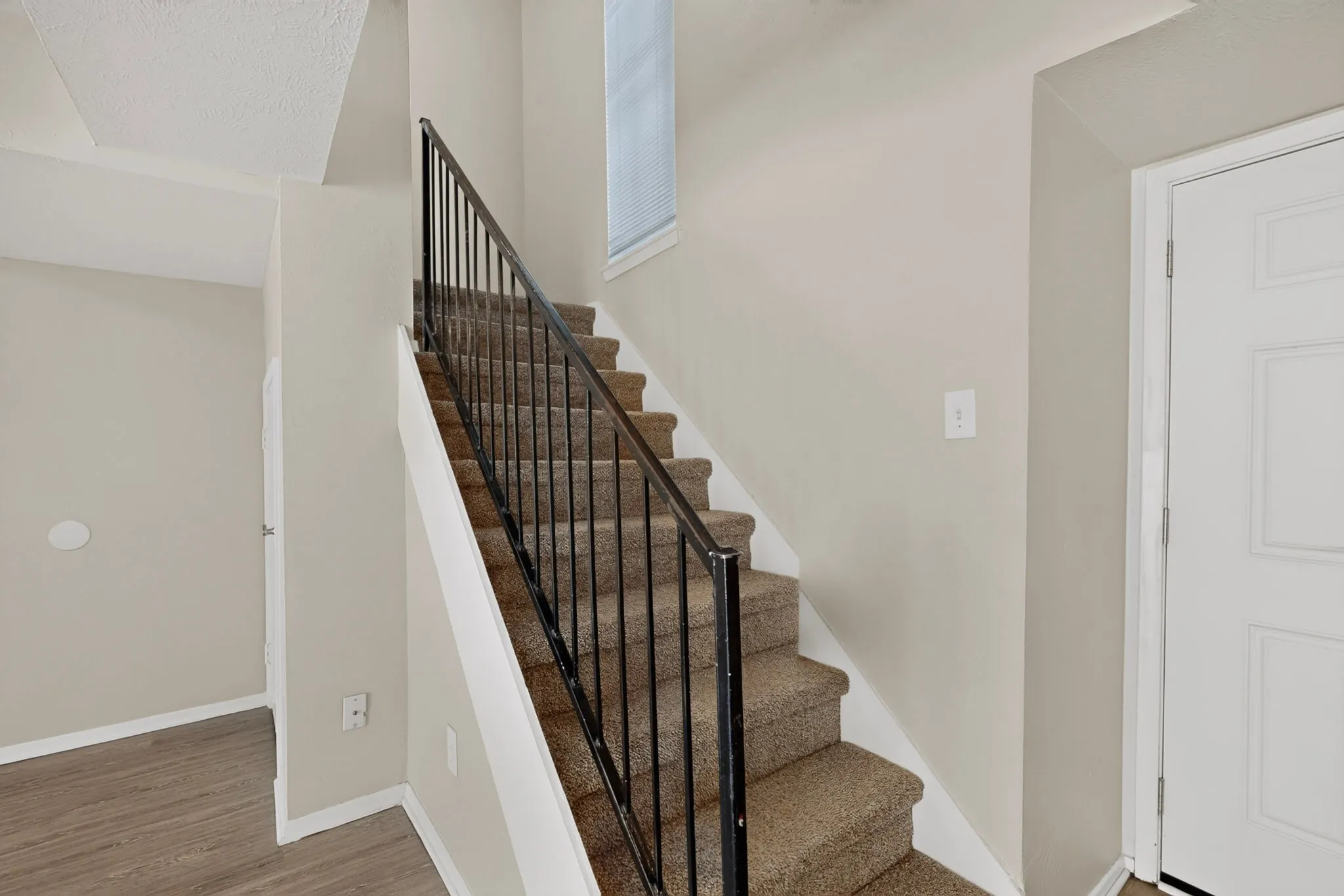 Condominium For Rent in Tarrant County , 1949 Shorewood Drive, Grapevine, Texas 76051, 2 Bedroom, 2 Bathroom, 1 Garage spaces, 1,270 Sqft, built in 1973, mls#21369842, Real Estate Agent in Grapevine, Homes For Rent in Tarrant county, Homes For Rent in Grapevine, Realtor in Grapevine Texas, Real Estate Brokerage Independent Realty Texas, Luminita Cordes Realtor