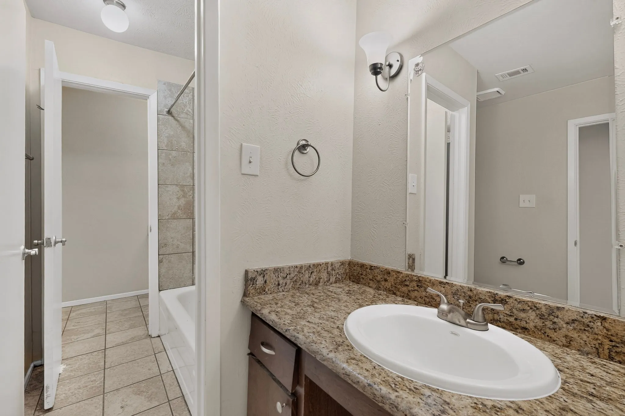 Condominium For Rent in Tarrant County , 1949 Shorewood Drive, Grapevine, Texas 76051, 2 Bedroom, 2 Bathroom, 1 Garage spaces, 1,270 Sqft, built in 1973, mls#21369842, Real Estate Agent in Grapevine, Homes For Rent in Tarrant county, Homes For Rent in Grapevine, Realtor in Grapevine Texas, Real Estate Brokerage Independent Realty Texas, Luminita Cordes Realtor