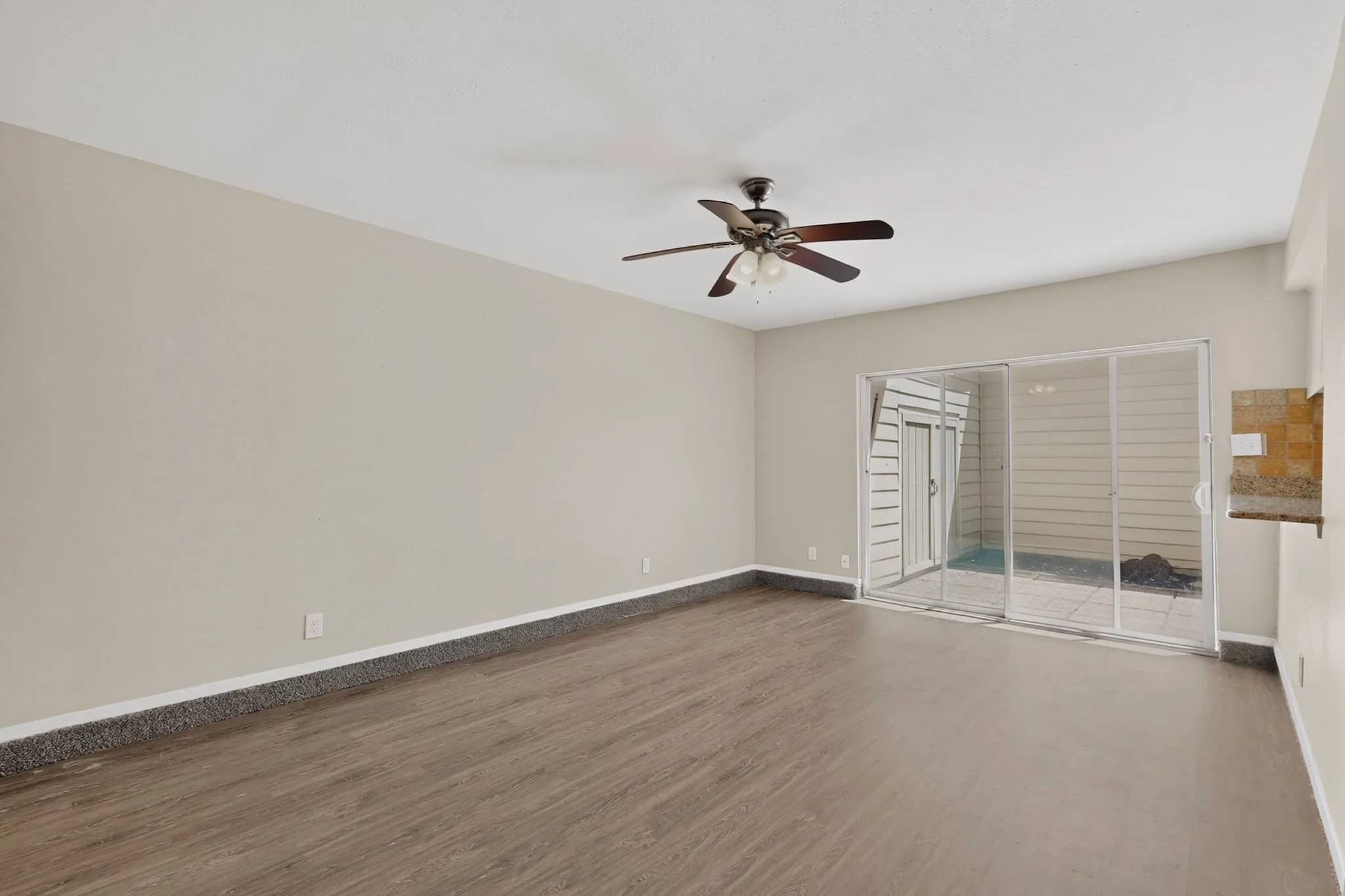 Condominium For Rent in Tarrant County , 1949 Shorewood Drive, Grapevine, Texas 76051, 2 Bedroom, 2 Bathroom, 1 Garage spaces, 1,270 Sqft, built in 1973, mls#21369842, Real Estate Agent in Grapevine, Homes For Rent in Tarrant county, Homes For Rent in Grapevine, Realtor in Grapevine Texas, Real Estate Brokerage Independent Realty Texas, Luminita Cordes Realtor